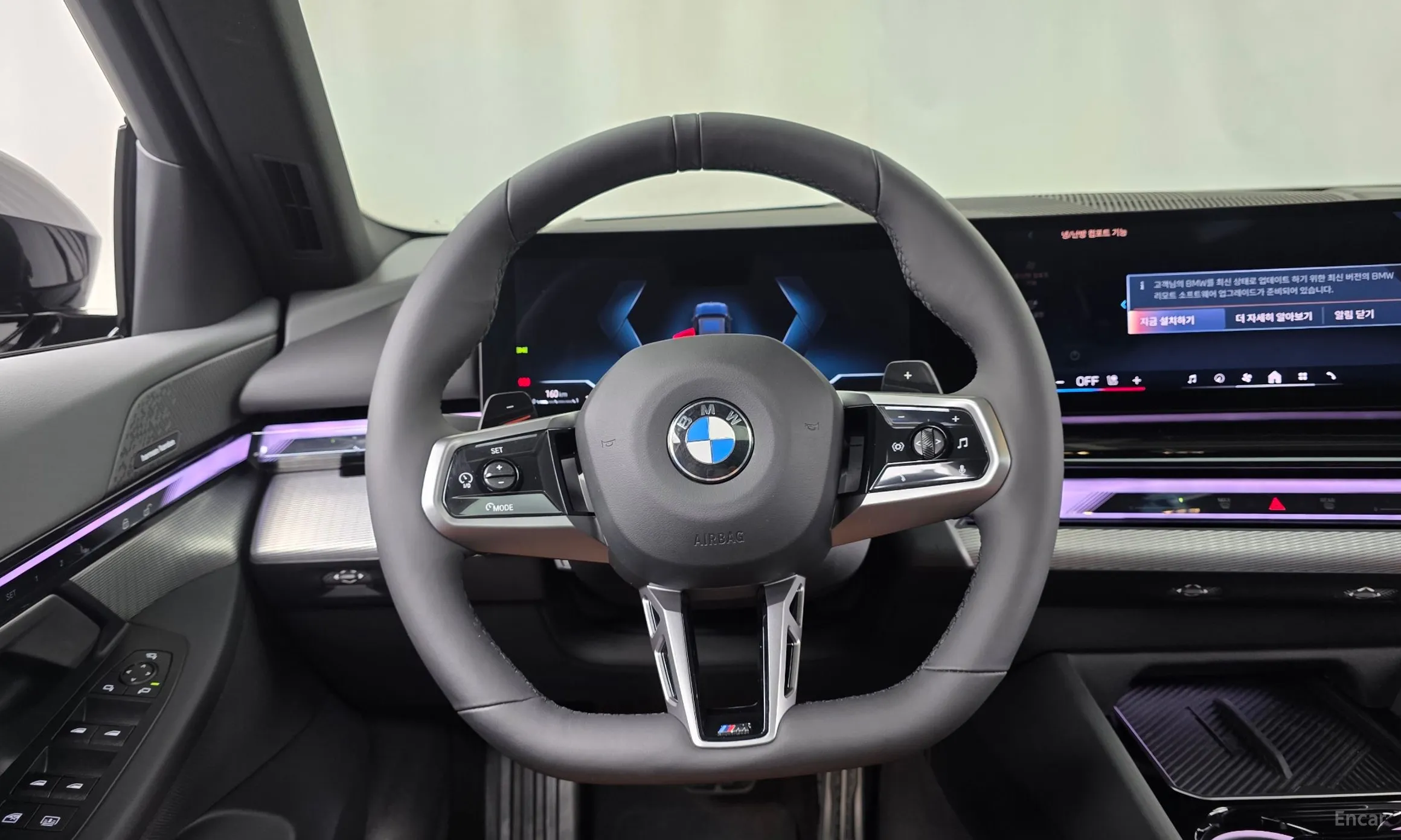 BMW 5 Series (G60) превью 12