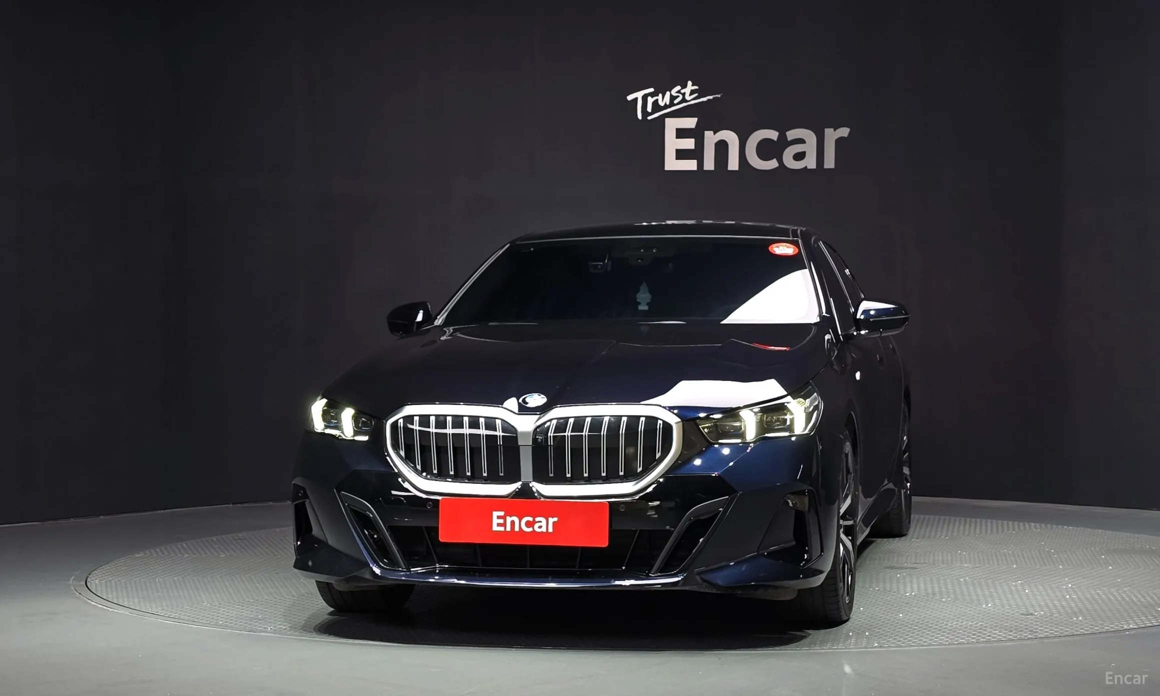 BMW 5 Series (G60) превью 3