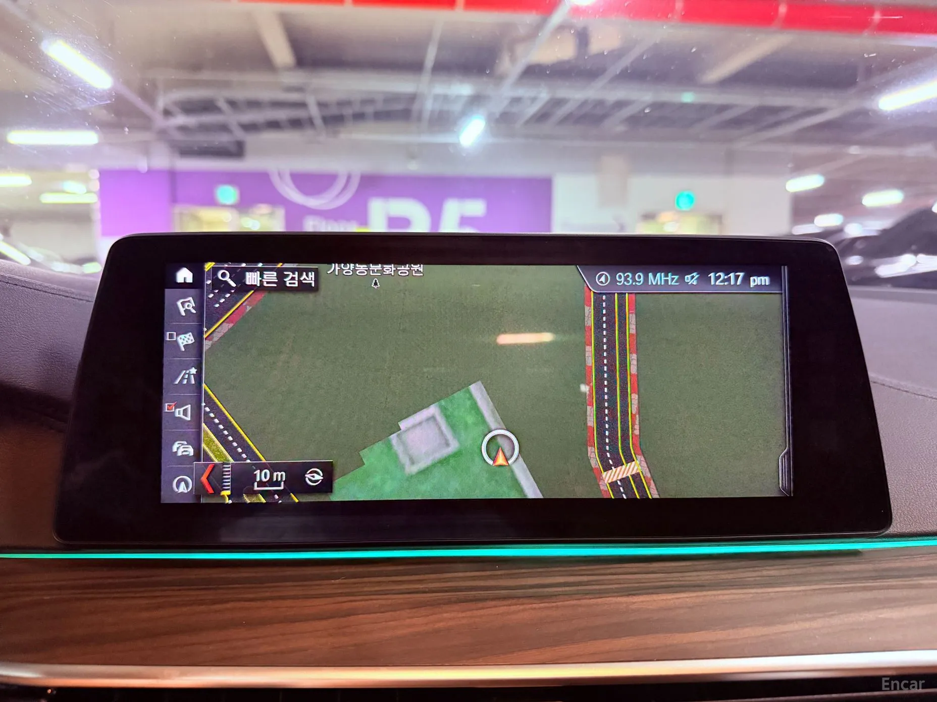 BMW 5 Series (G30) превью 14