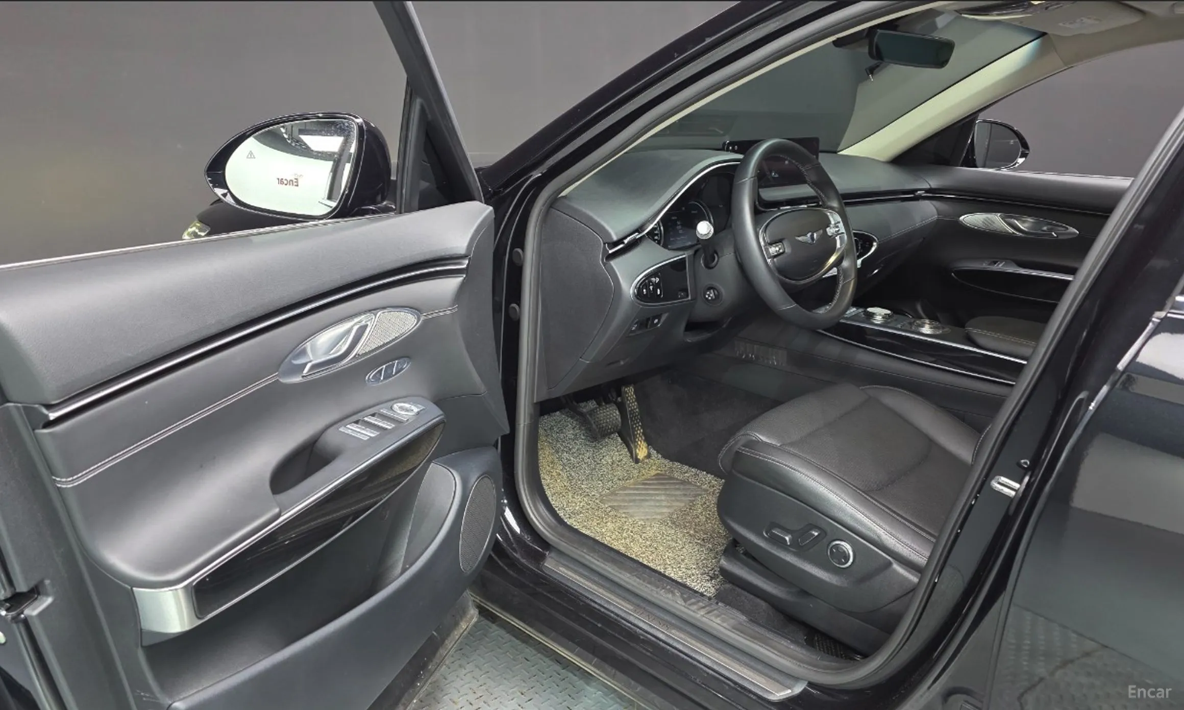 Genesis GV70 превью 10