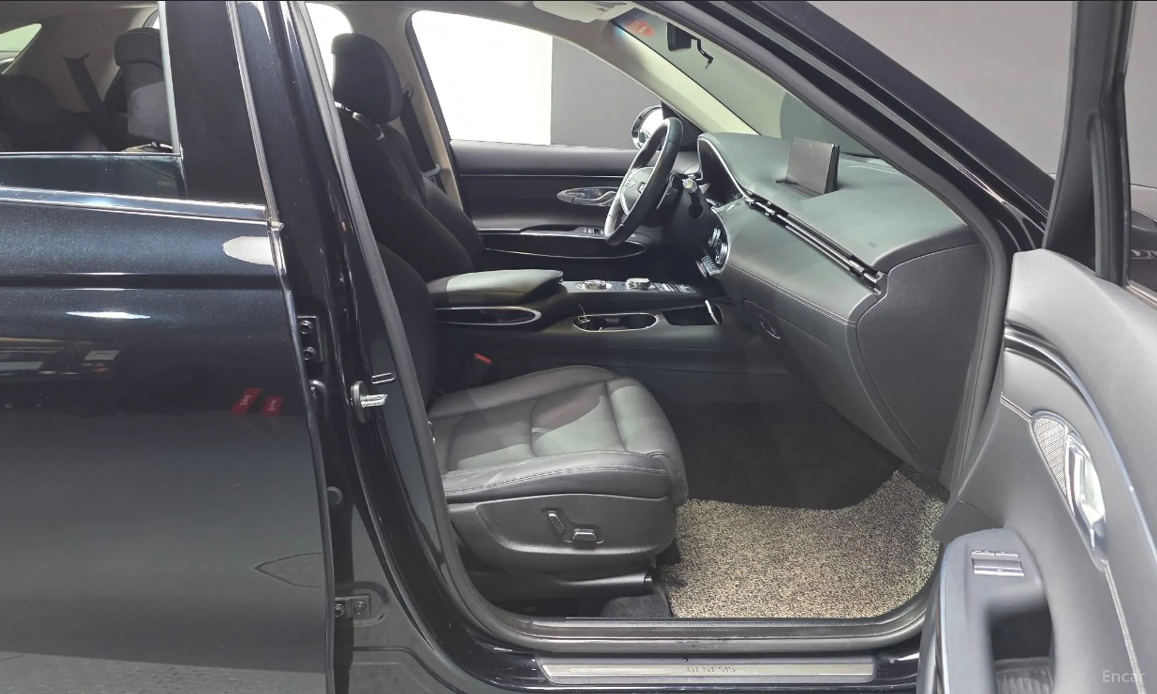 Genesis GV70 превью 11