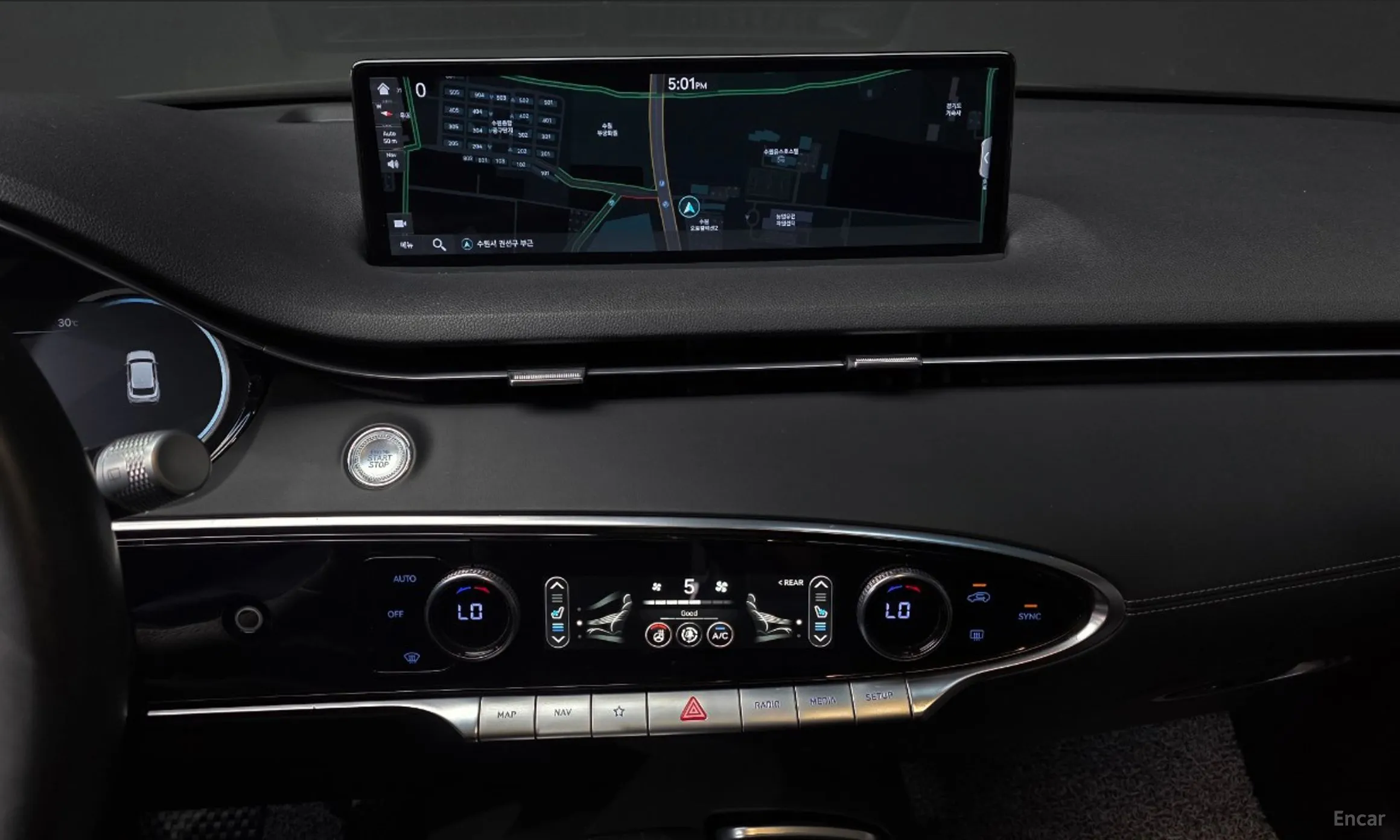 Genesis GV70 превью 13