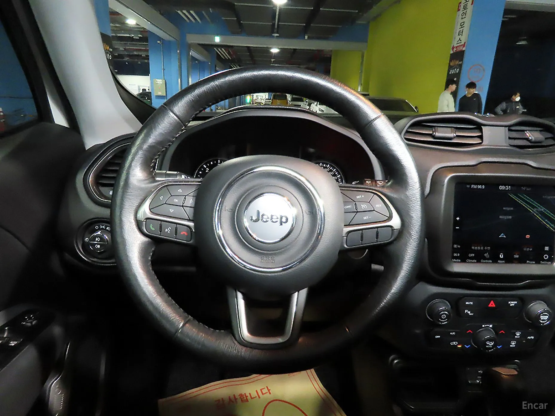 Jeep Renegade превью 11