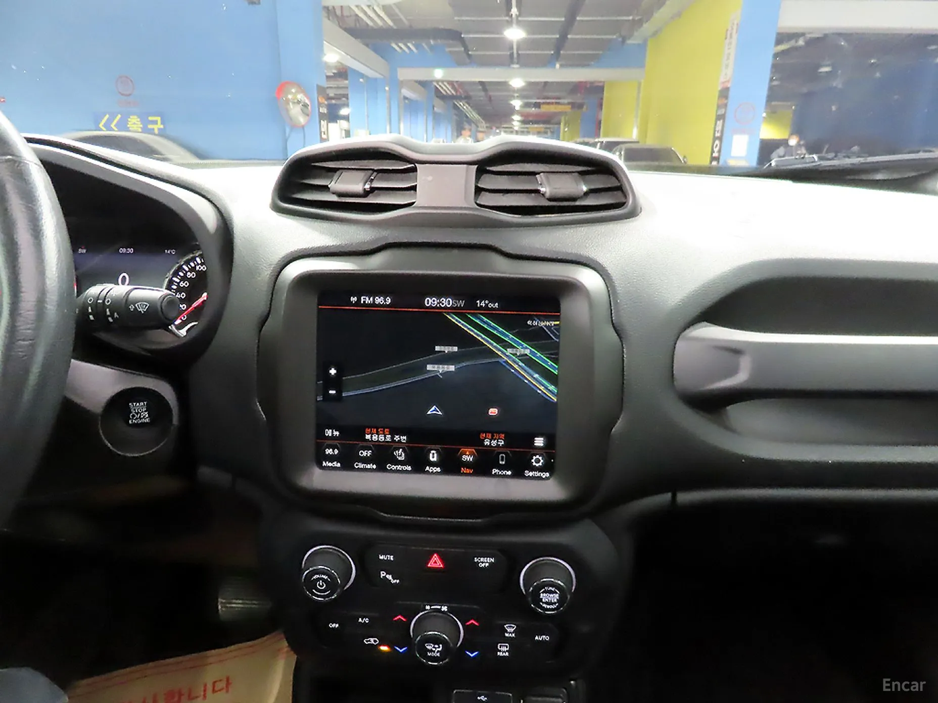 Jeep Renegade превью 13
