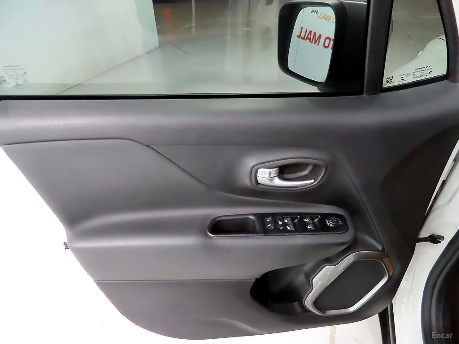 Jeep Renegade превью 15