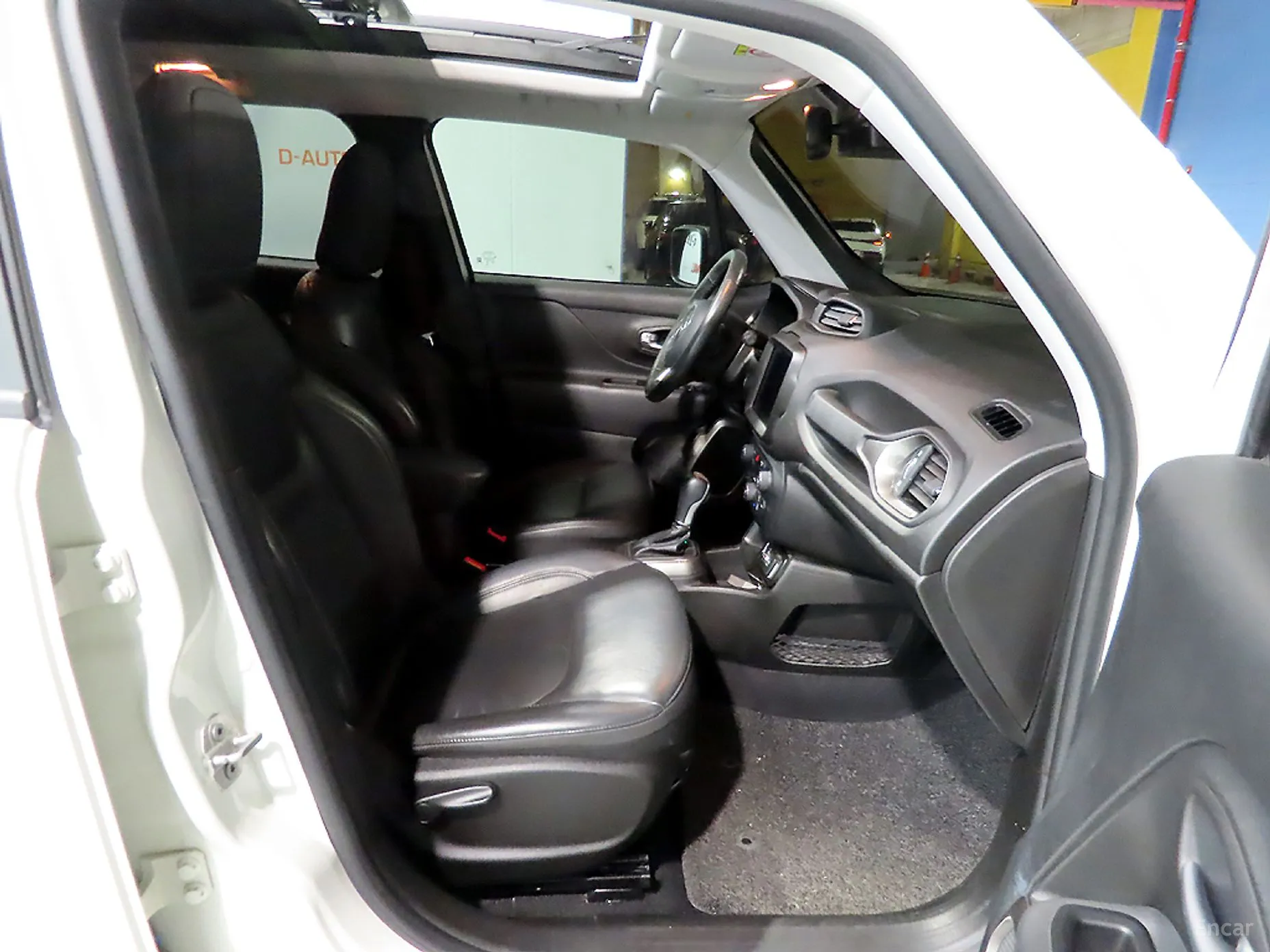 Jeep Renegade превью 9