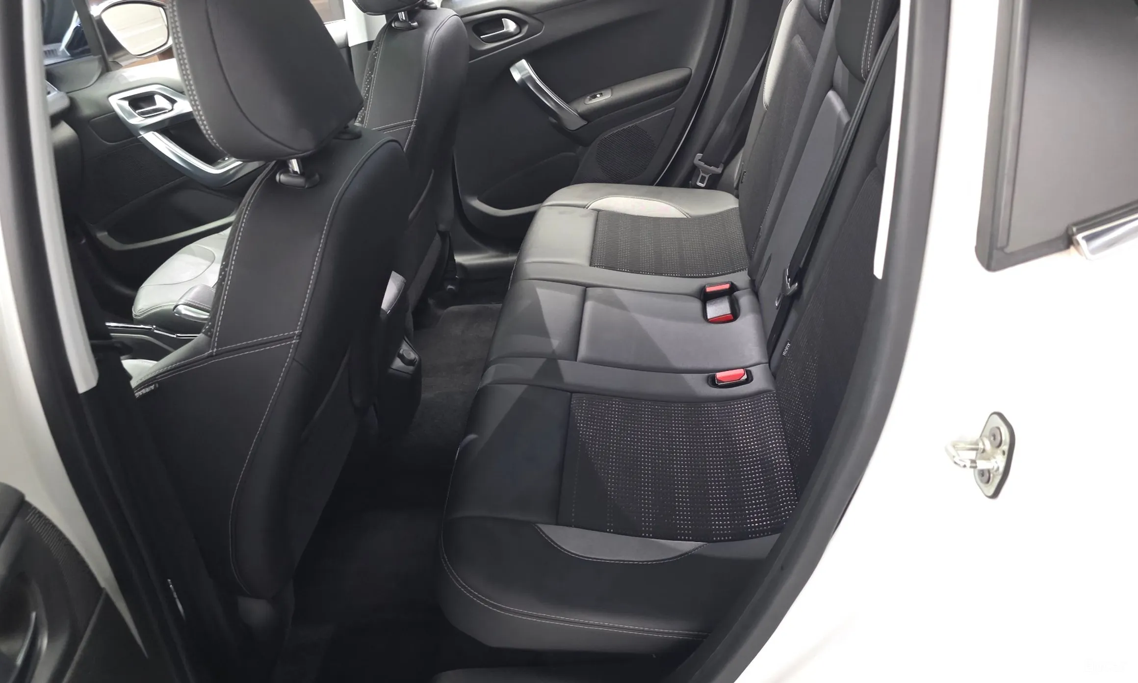 Peugeot 2008. превью 11