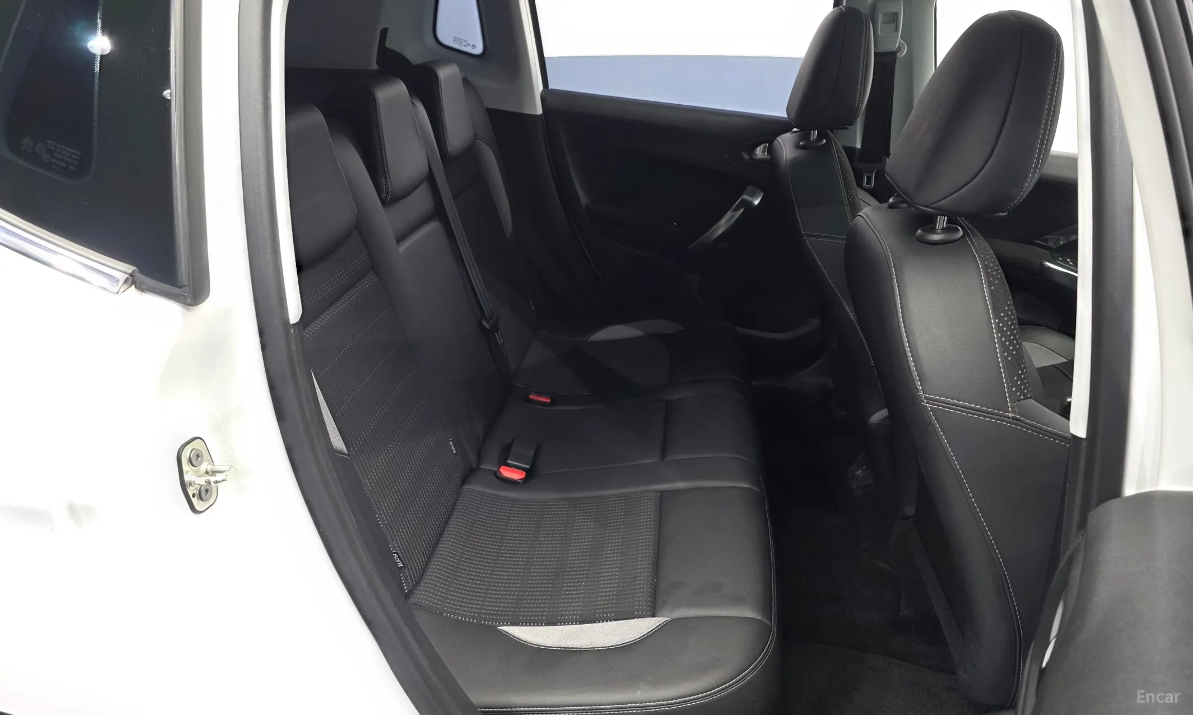 Peugeot 2008. превью 12