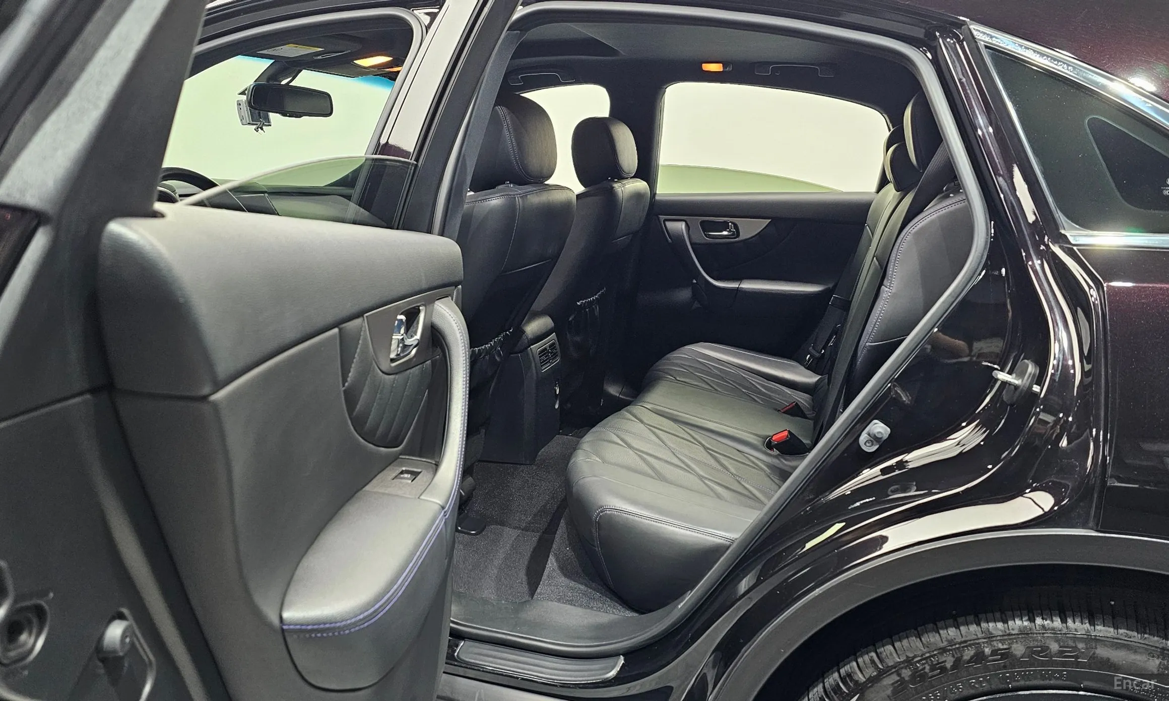 Infiniti QX70 превью 11