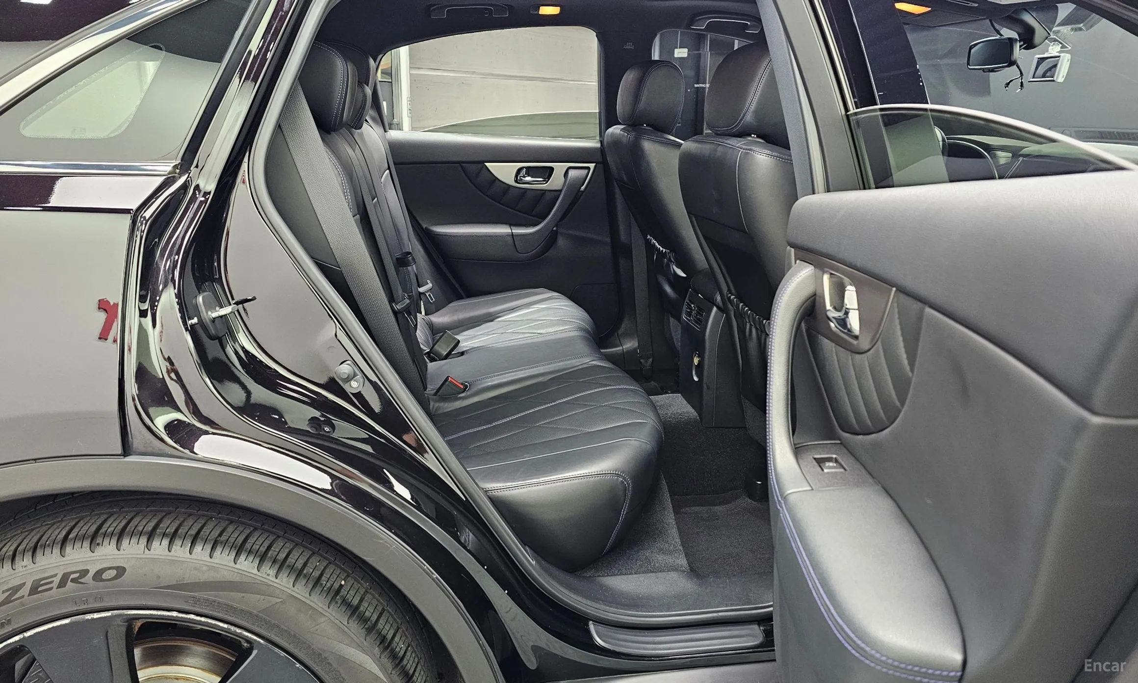 Infiniti QX70 превью 12