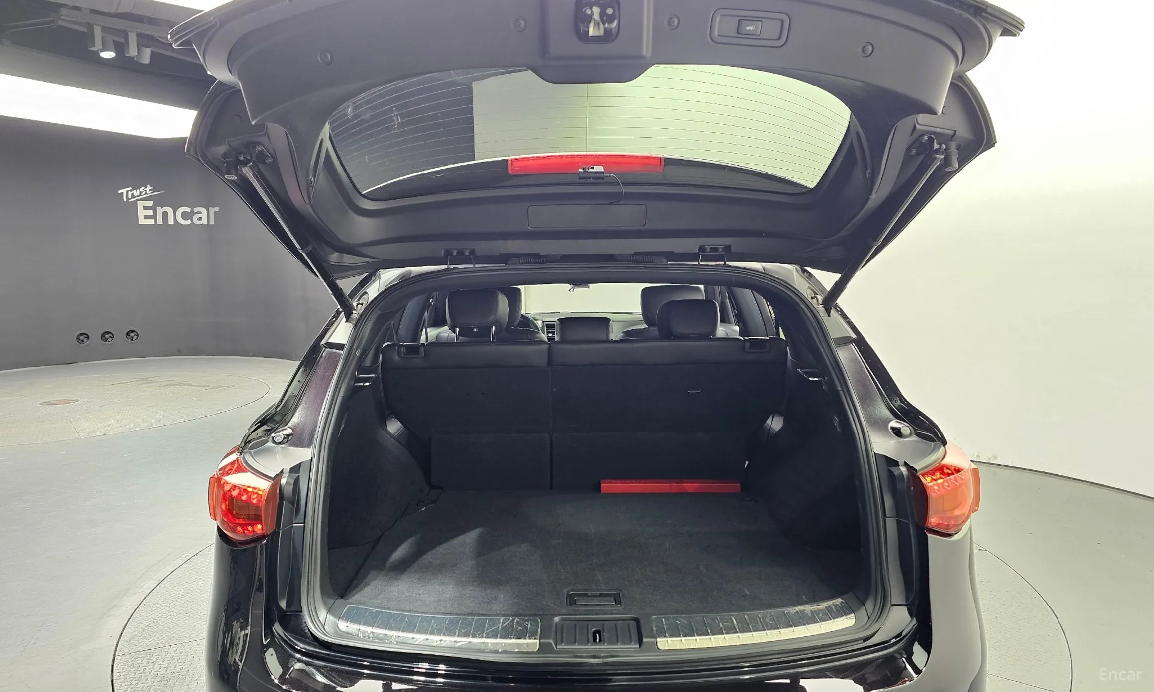 Infiniti QX70 превью 20