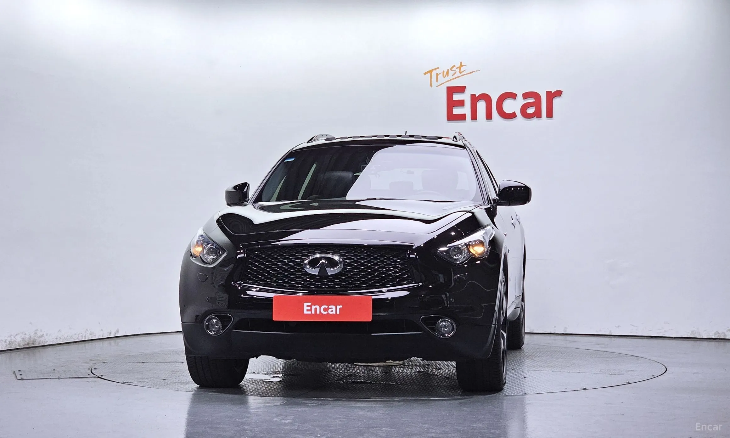 Infiniti QX70 превью 3
