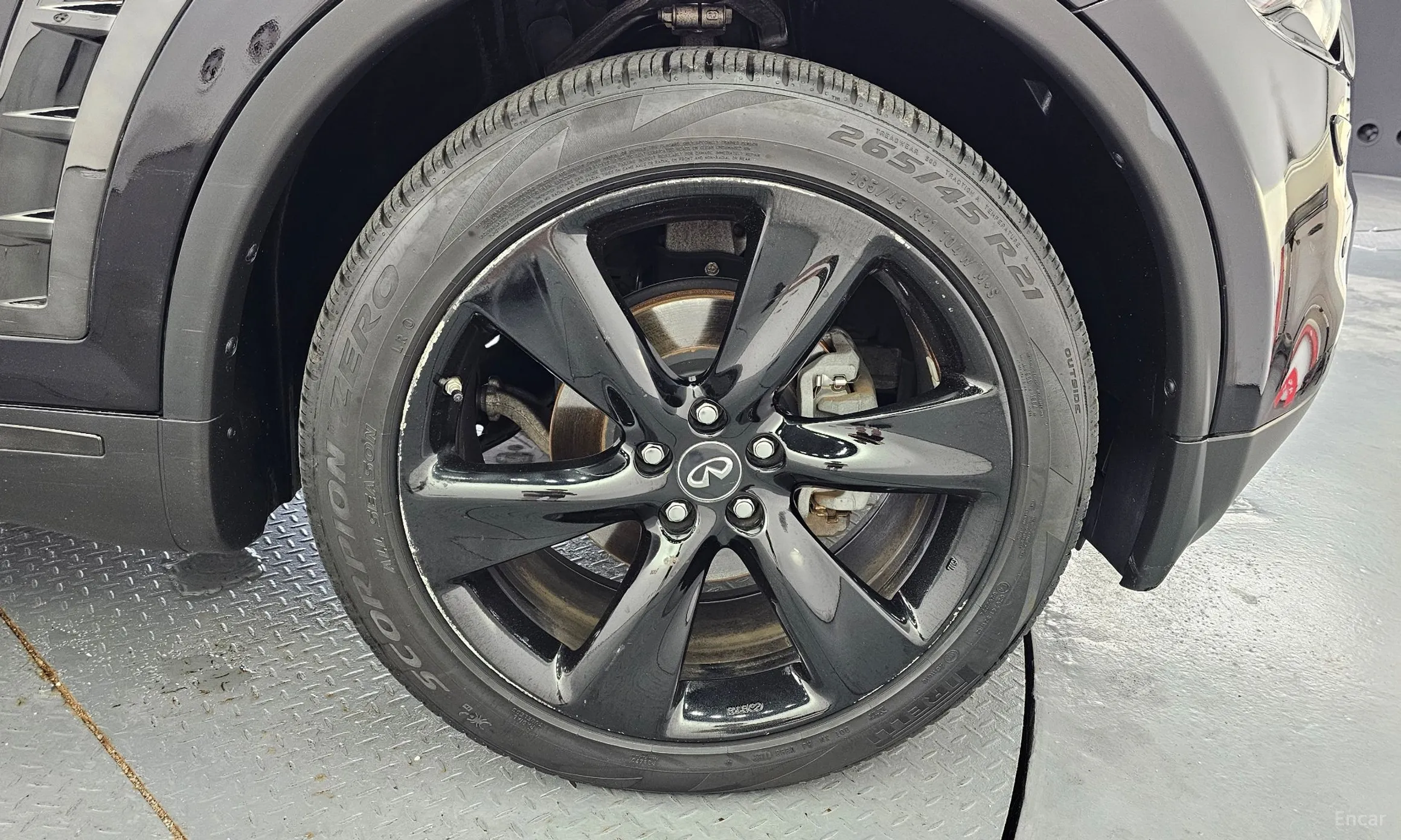 Infiniti QX70 превью 5