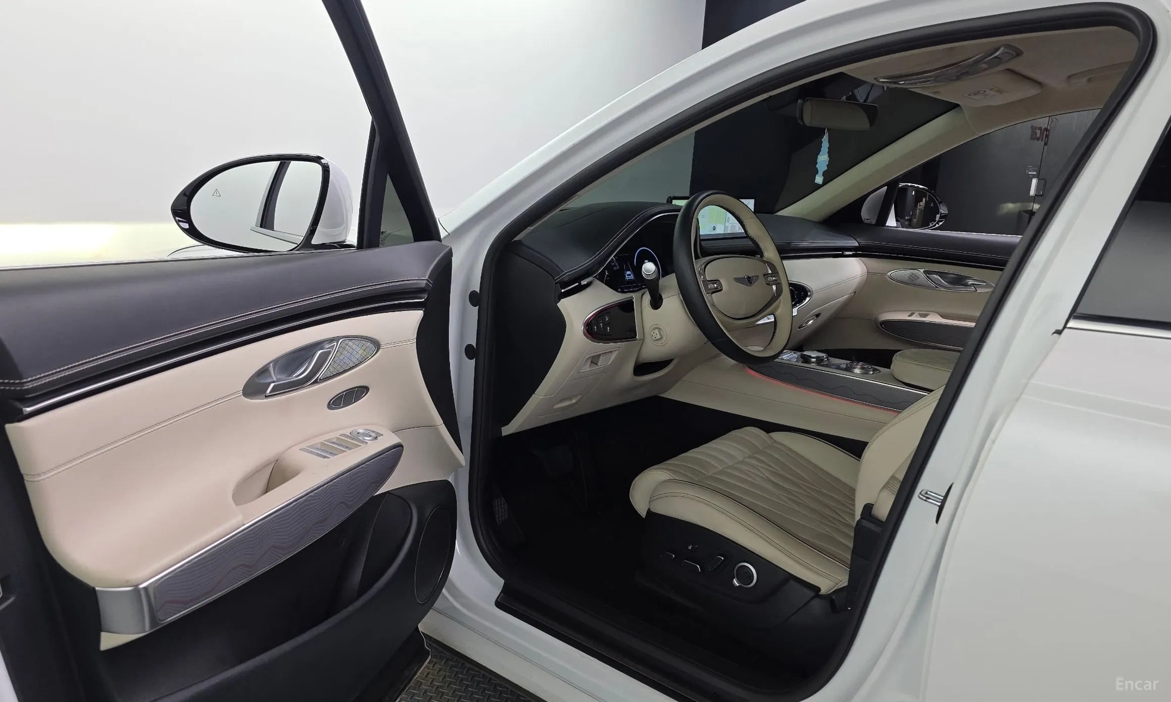 Genesis GV70 превью 10