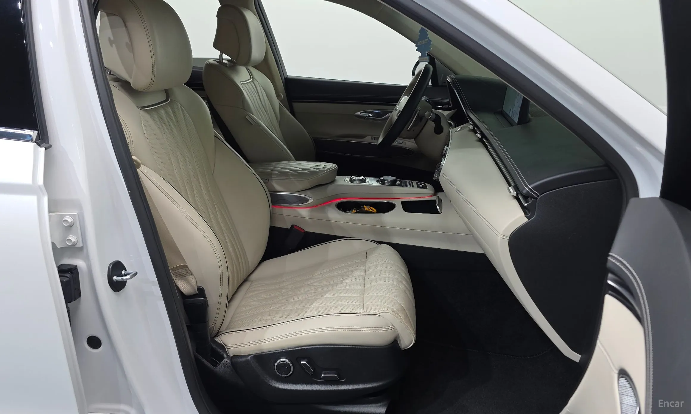 Genesis GV70 превью 11