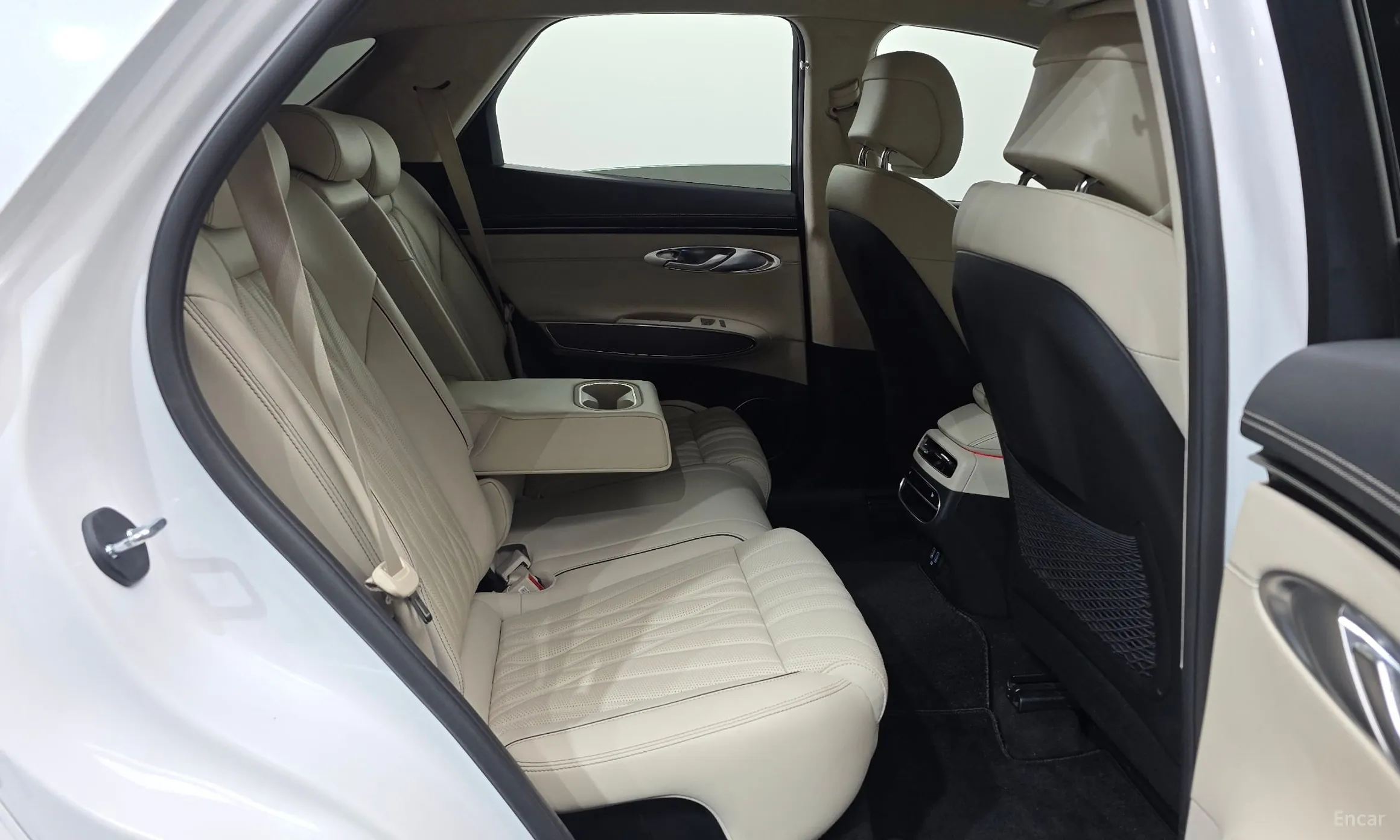 Genesis GV70 превью 12