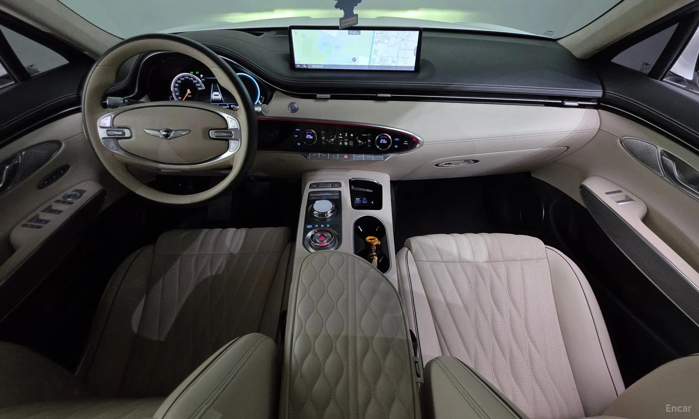 Genesis GV70 превью 7