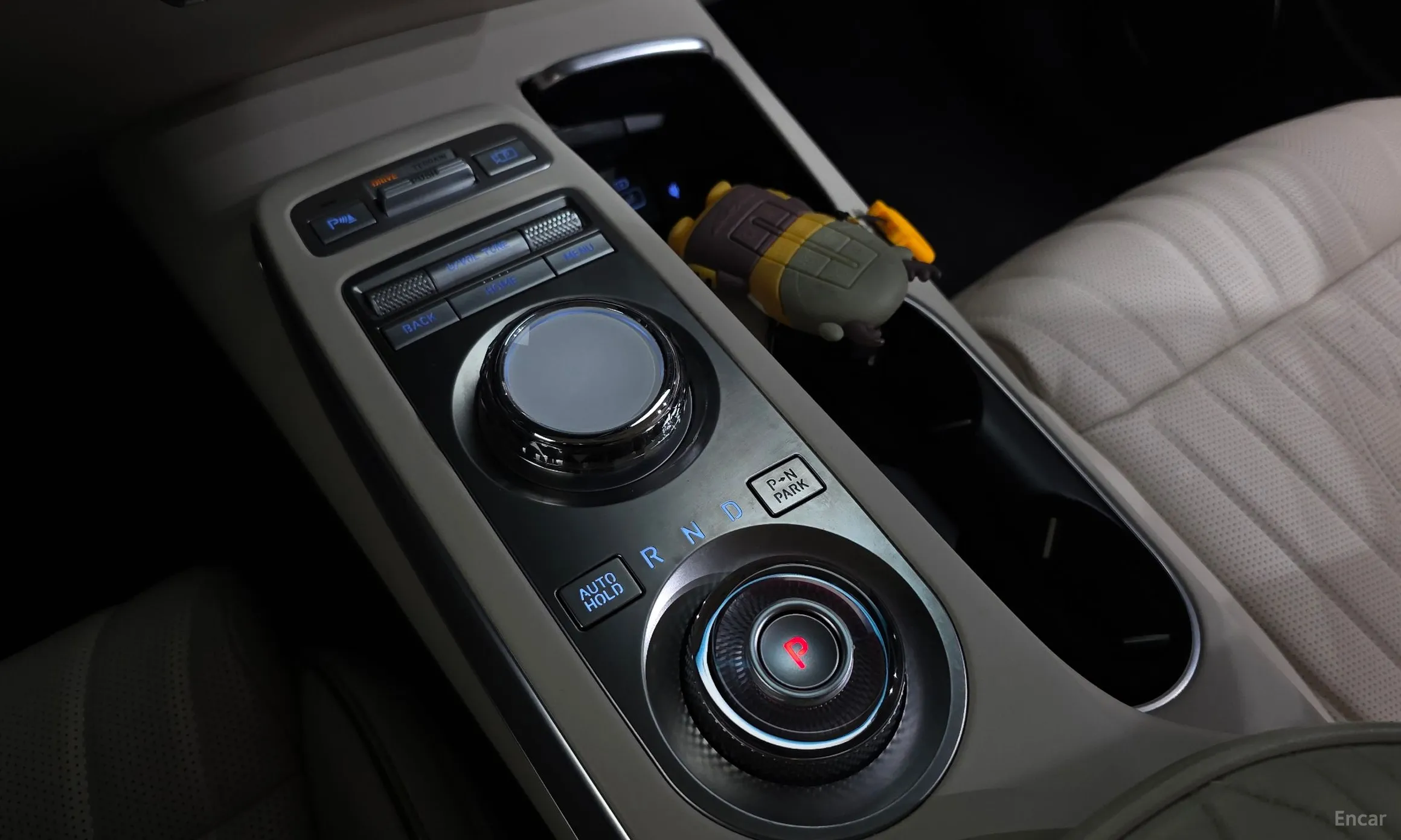 Genesis GV70 превью 9