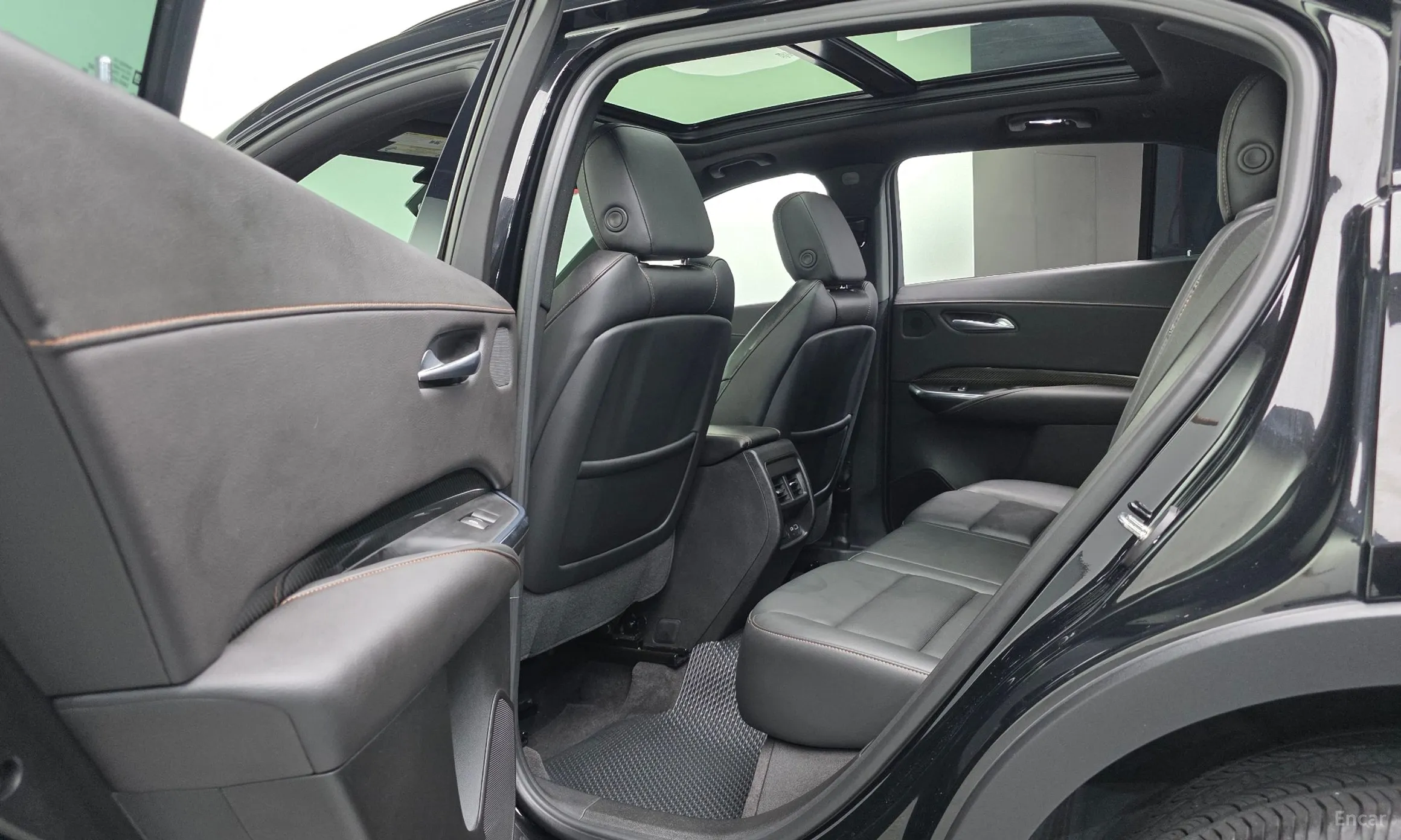 Cadillac XT4 превью 17