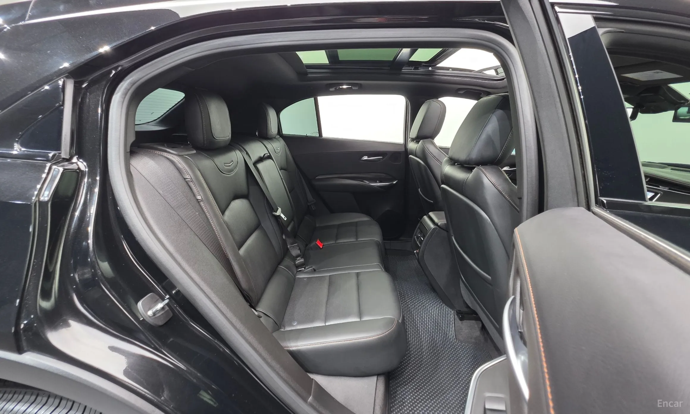 Cadillac XT4 превью 19