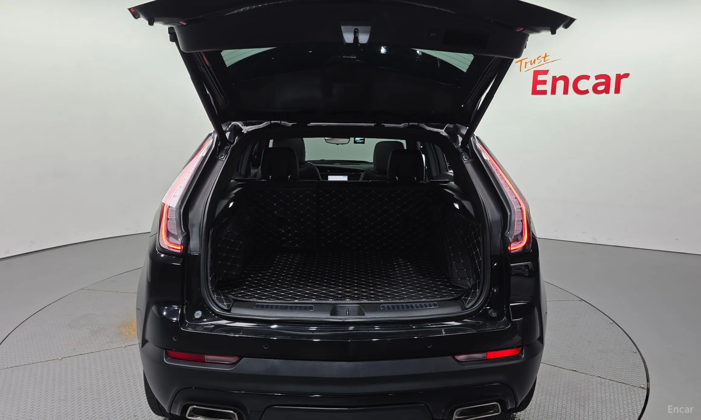 Cadillac XT4 превью 20