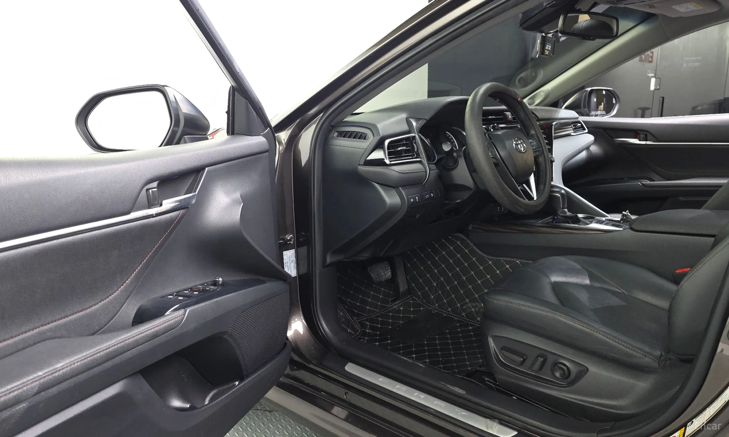 Toyota Camry (XV70) превью 10