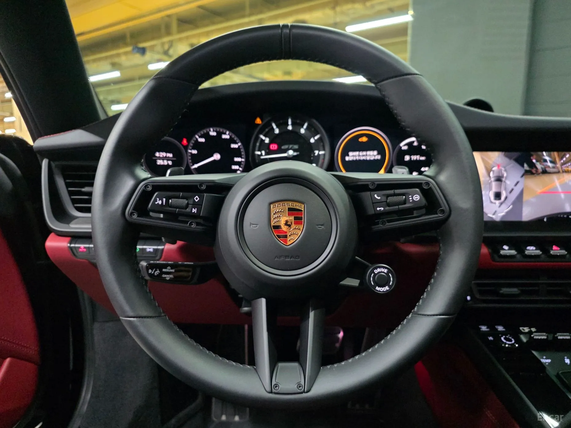Porsche 911 (992) превью 14