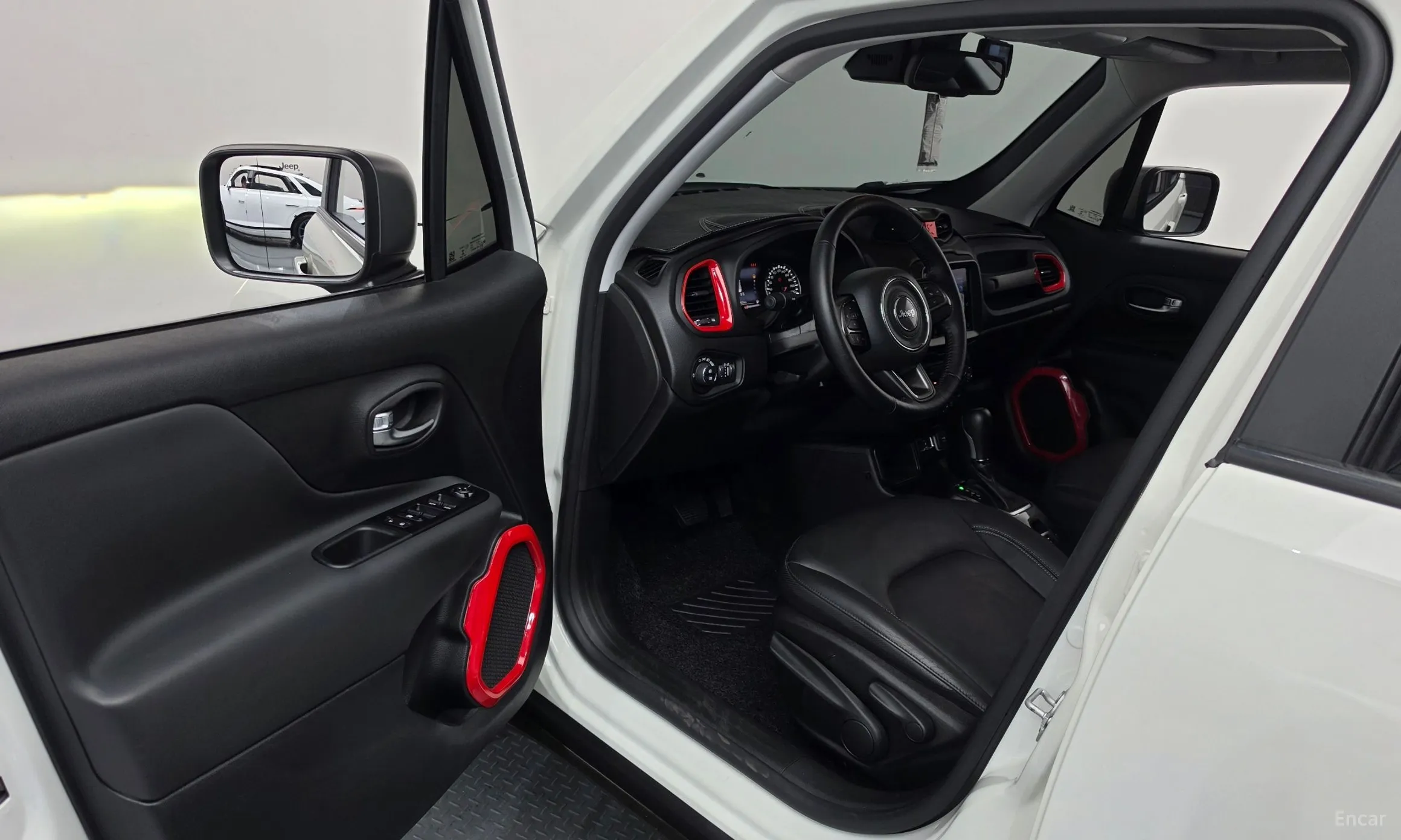 Jeep Renegade превью 10