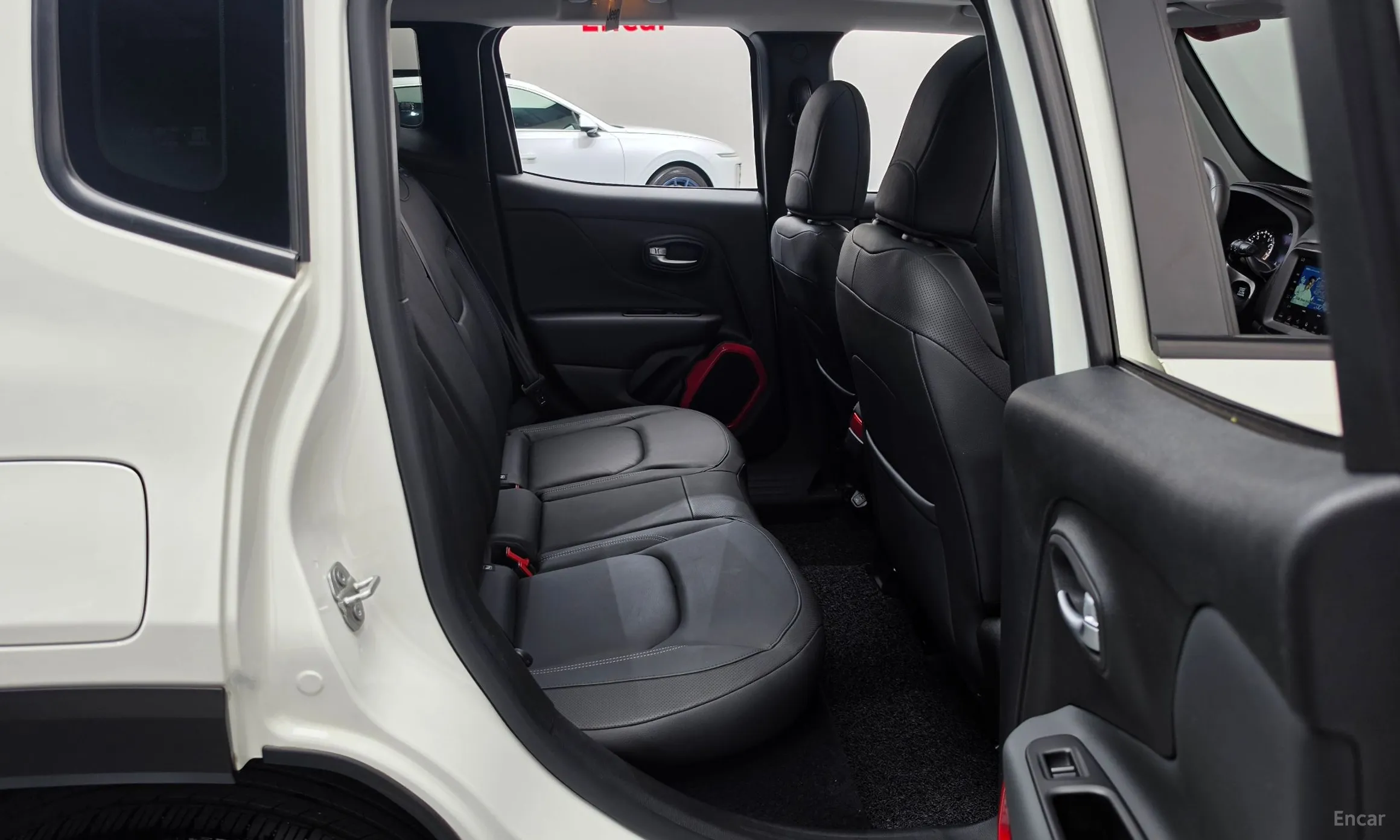 Jeep Renegade превью 11