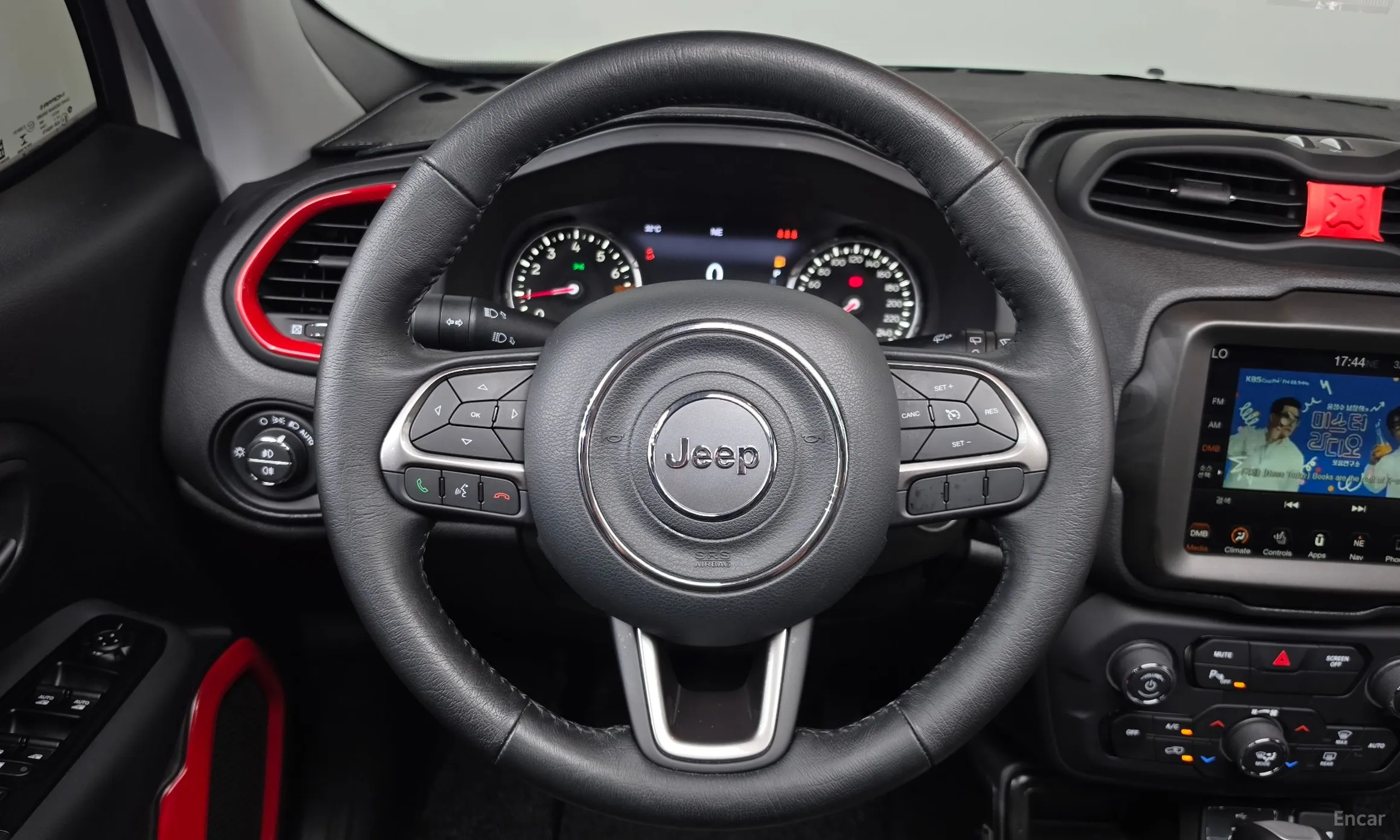 Jeep Renegade превью 13
