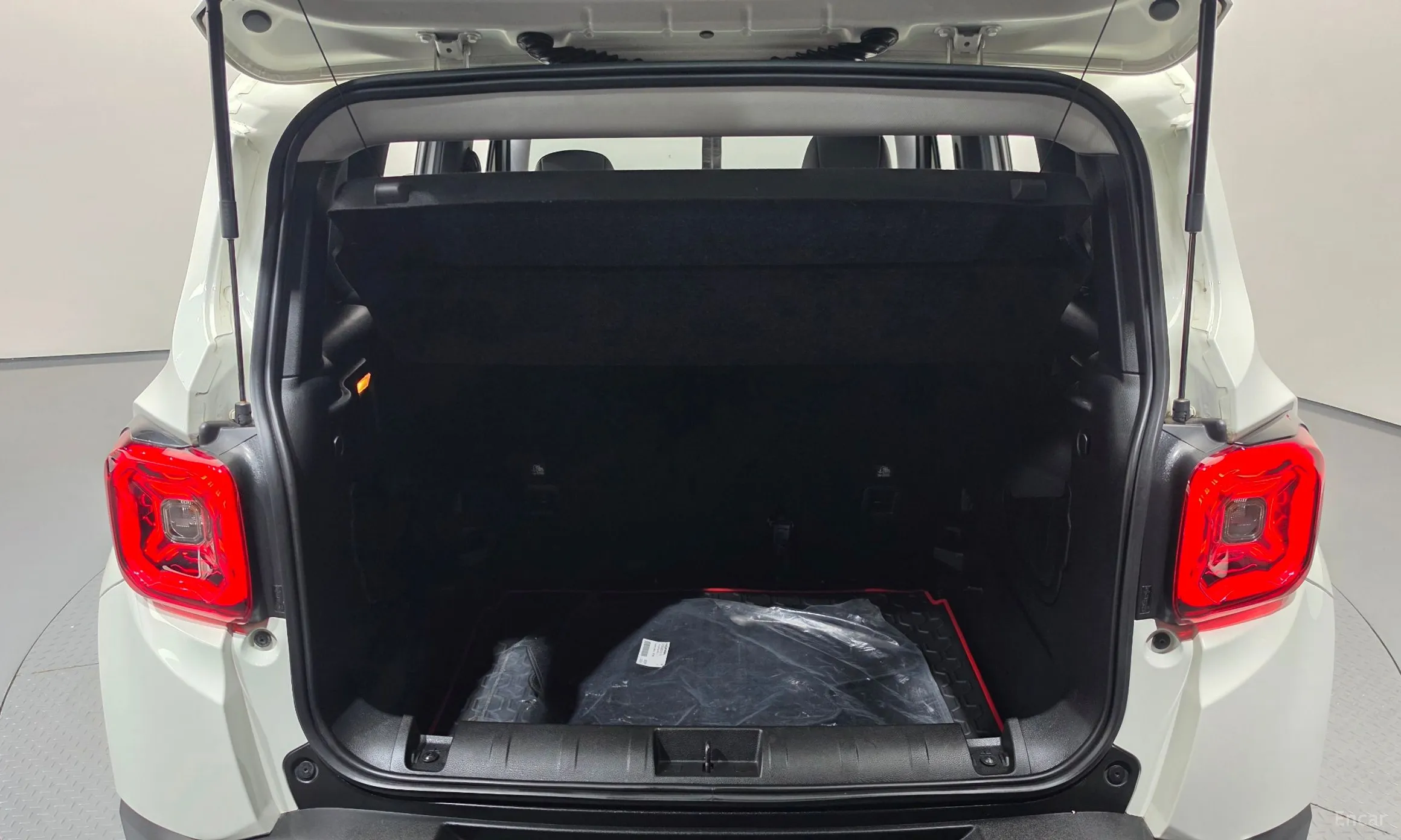 Jeep Renegade превью 17