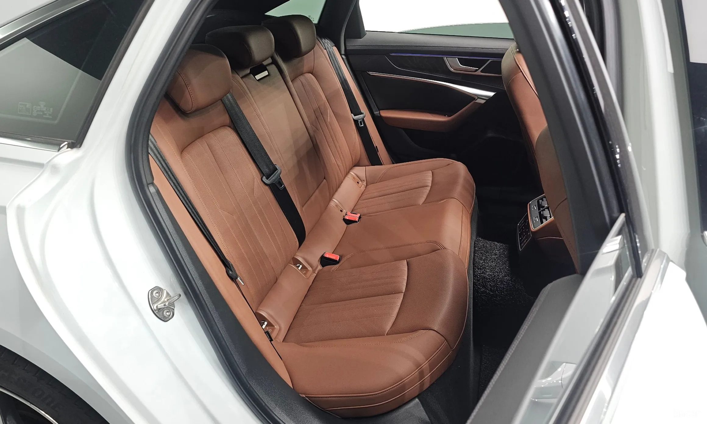 Audi A6 (C8) превью 11