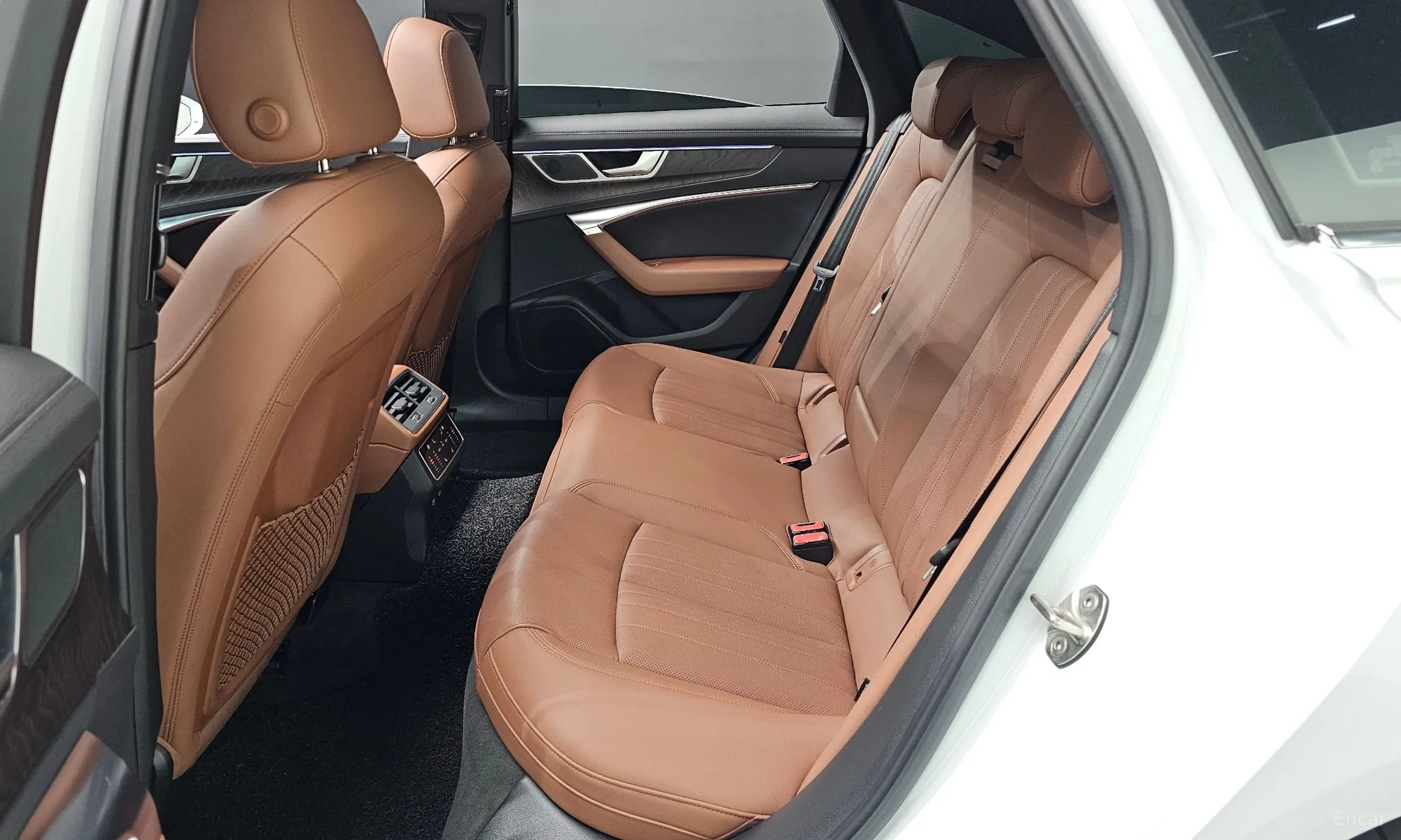 Audi A6 (C8) превью 12