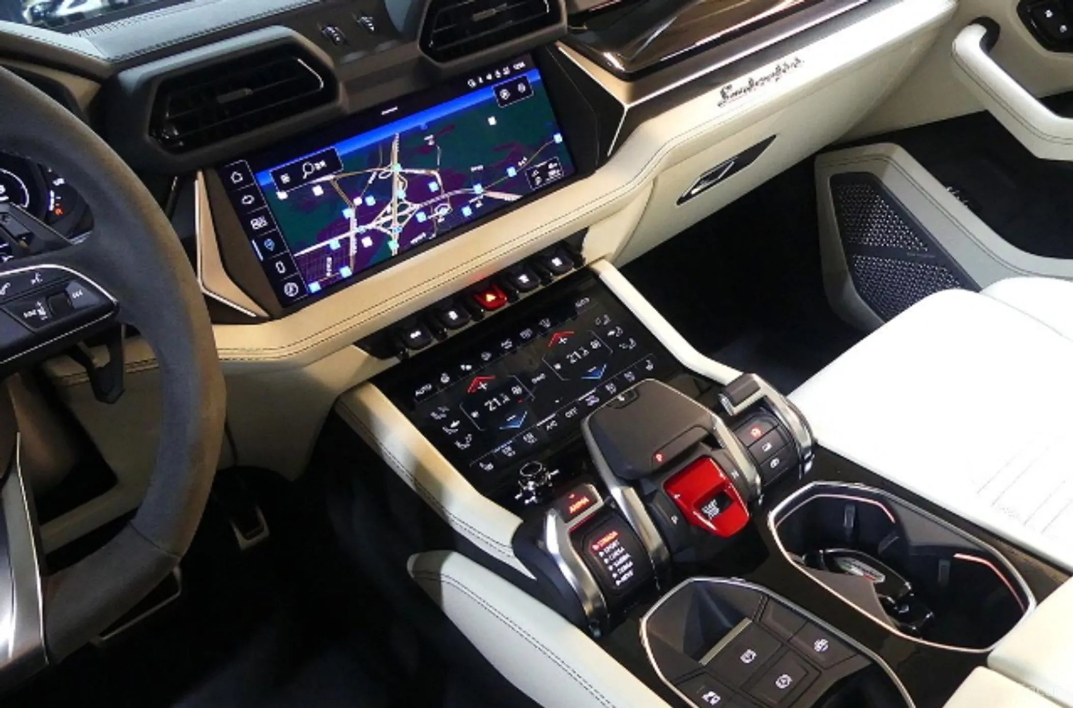 Lamborghini Urus превью 13