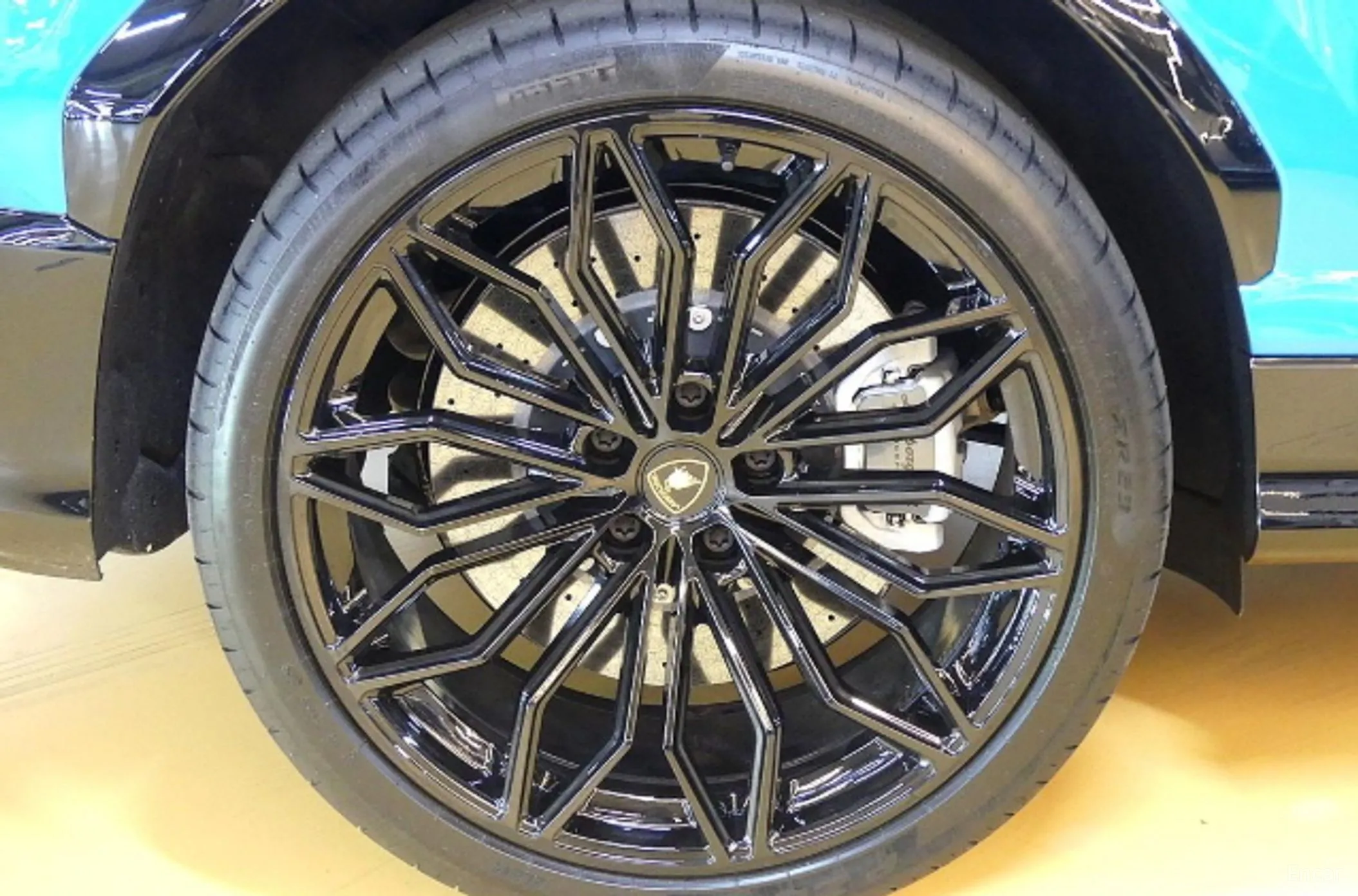 Lamborghini Urus превью 4