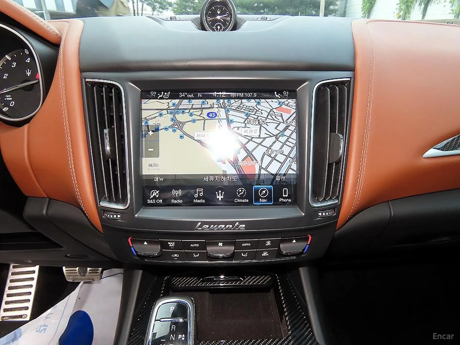 Maserati Levante превью 12