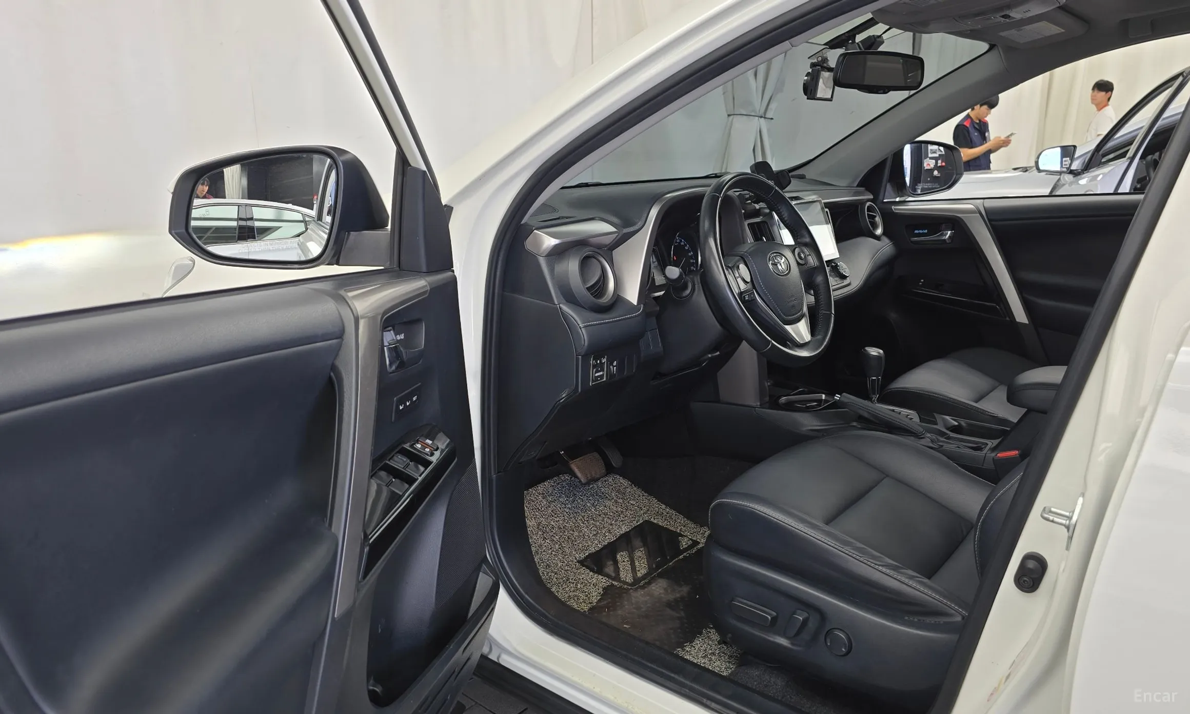 Toyota RAV4 превью 10