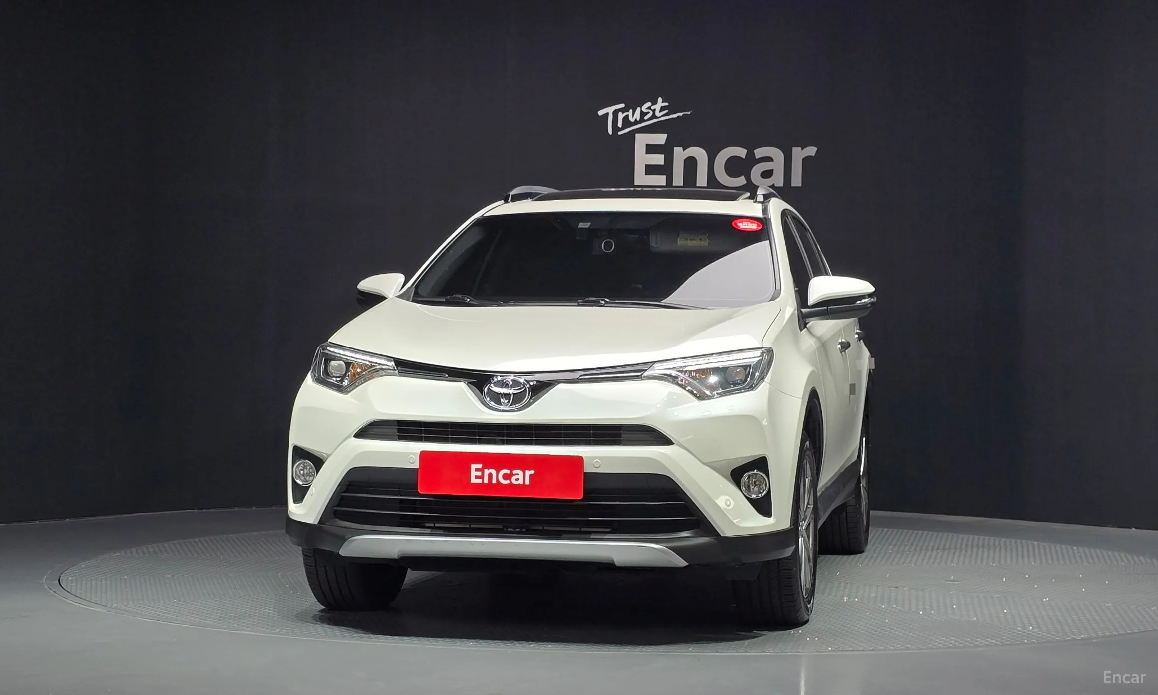 Toyota RAV4 превью 3