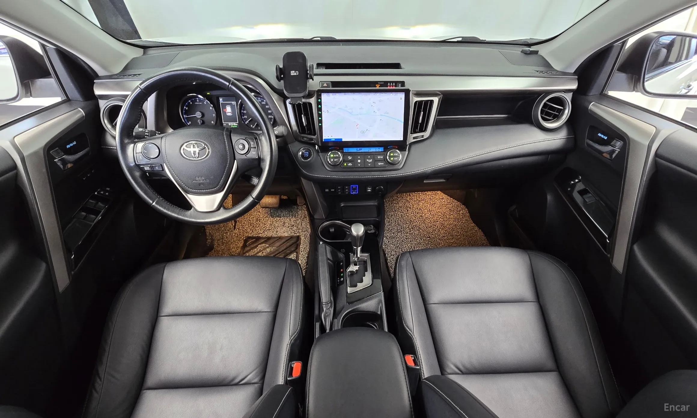 Toyota RAV4 превью 7