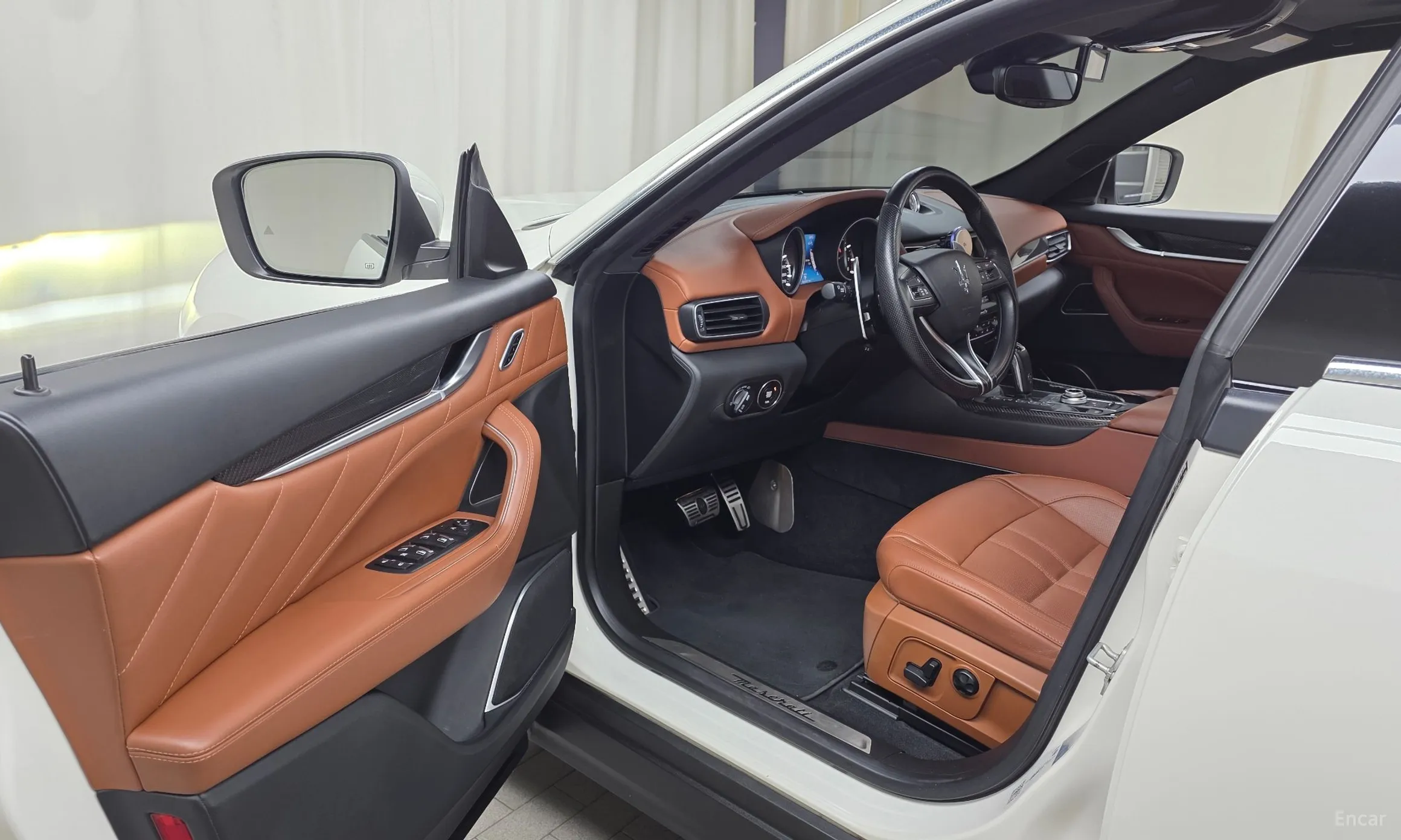 Maserati Levante превью 10