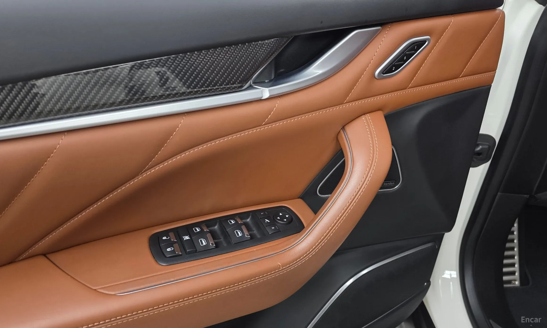 Maserati Levante превью 19