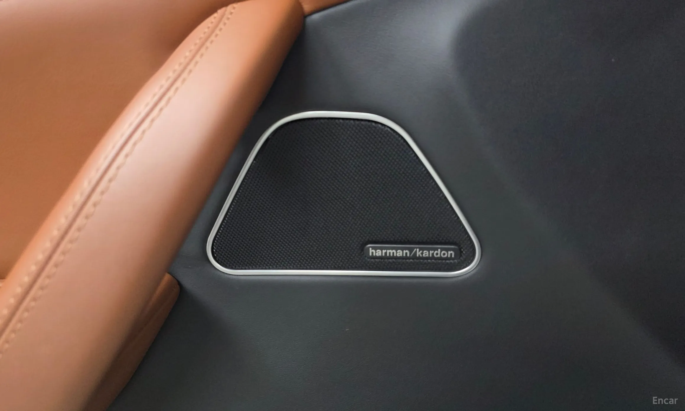 Maserati Levante превью 20