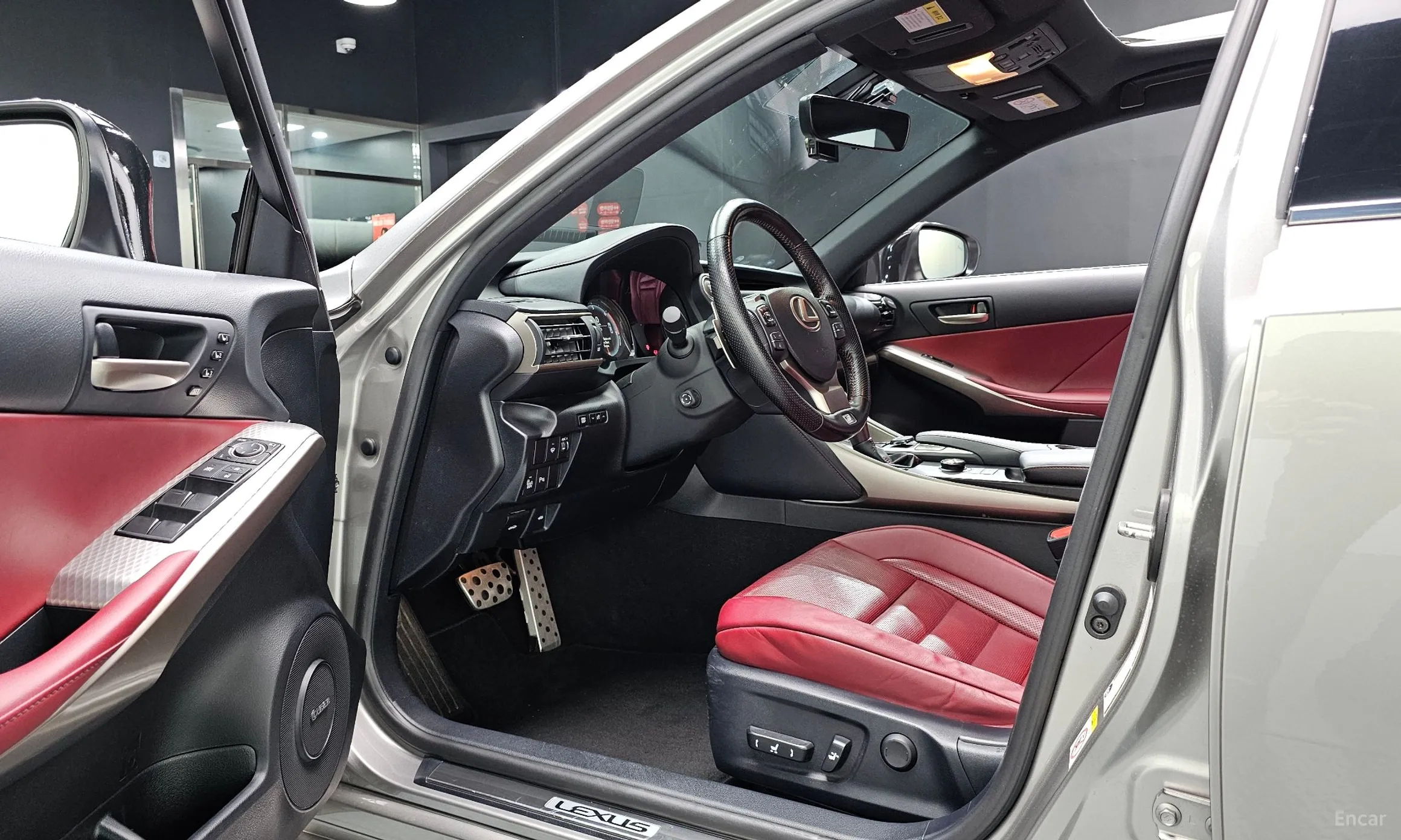 Lexus New IS300 превью 10