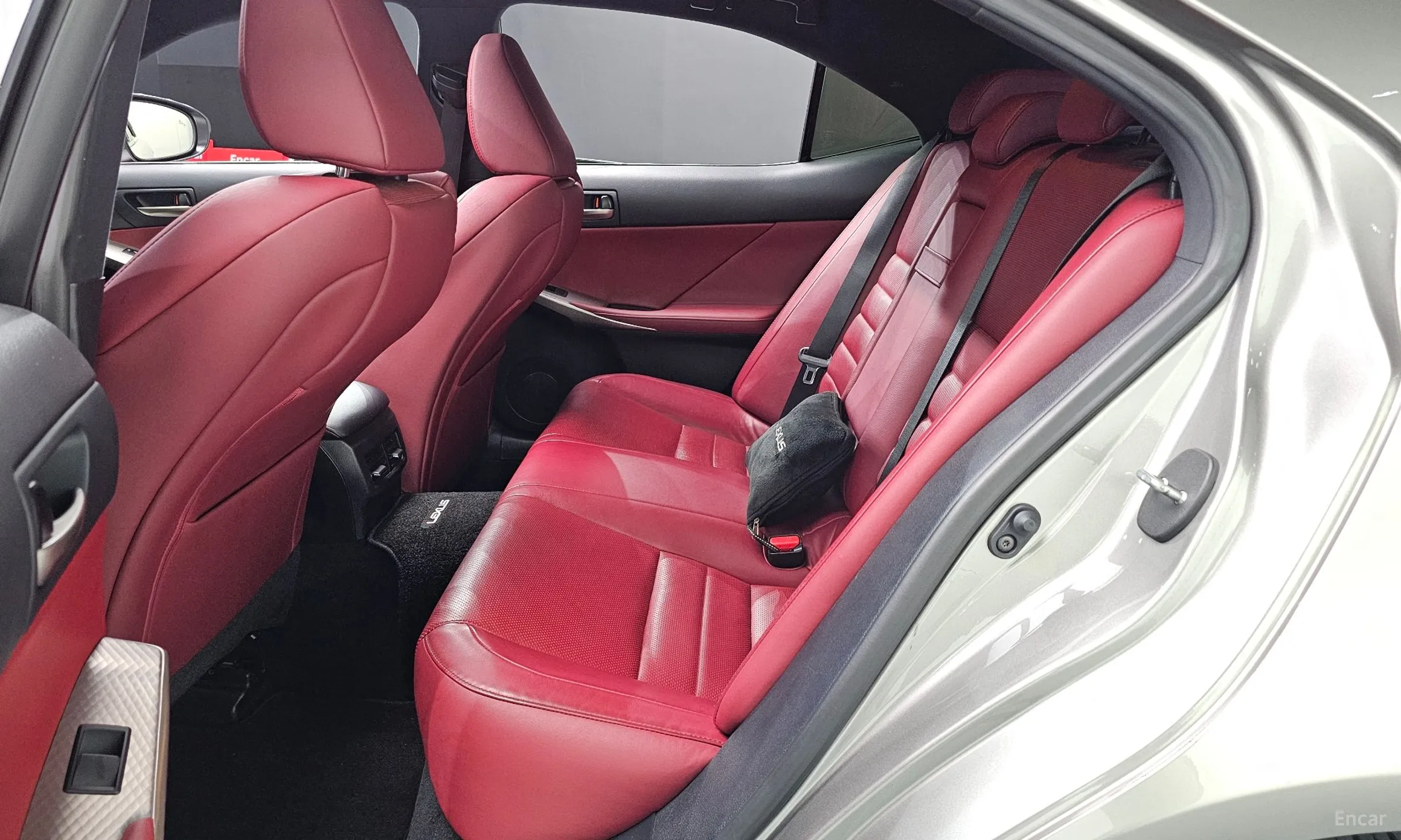Lexus New IS300 превью 12
