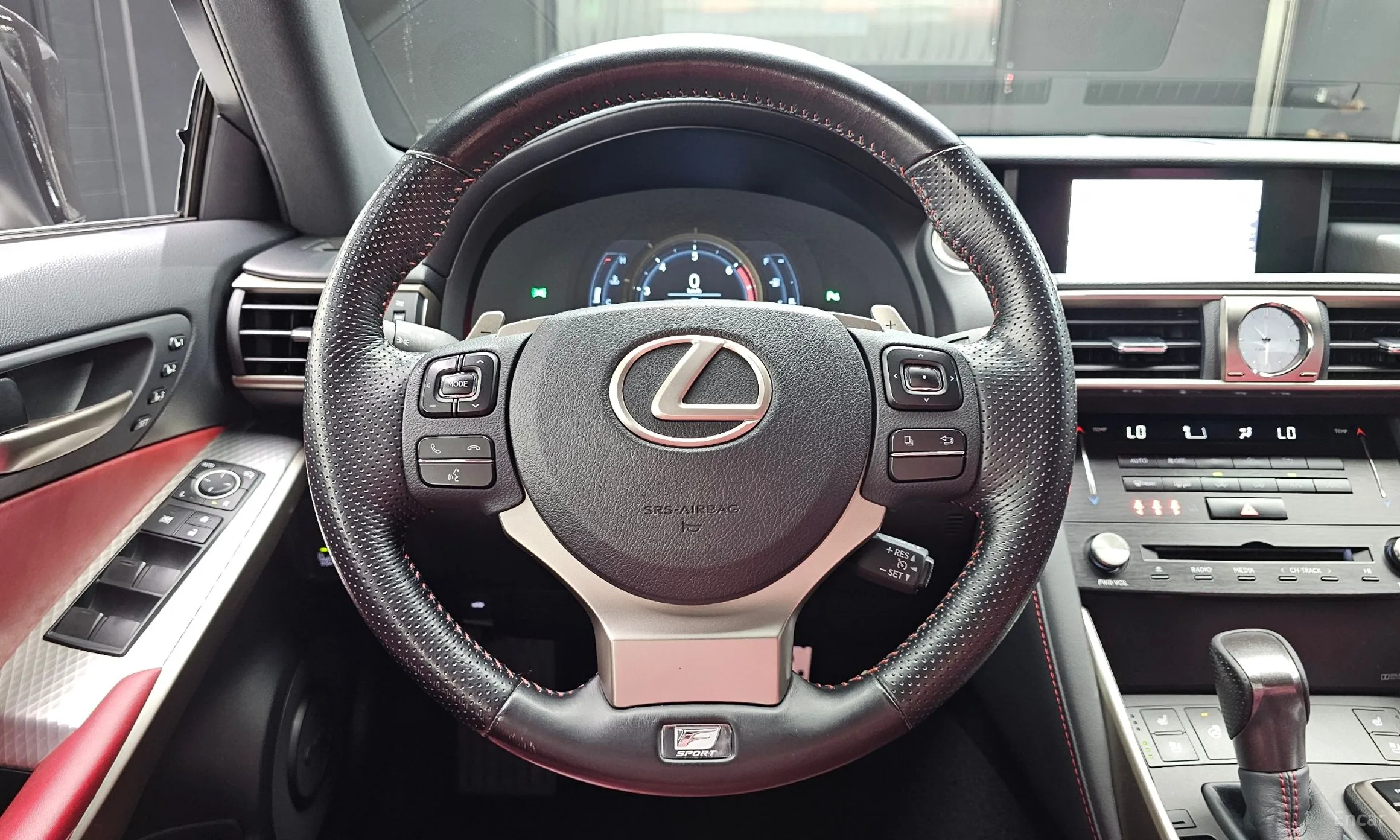 Lexus New IS300 превью 13