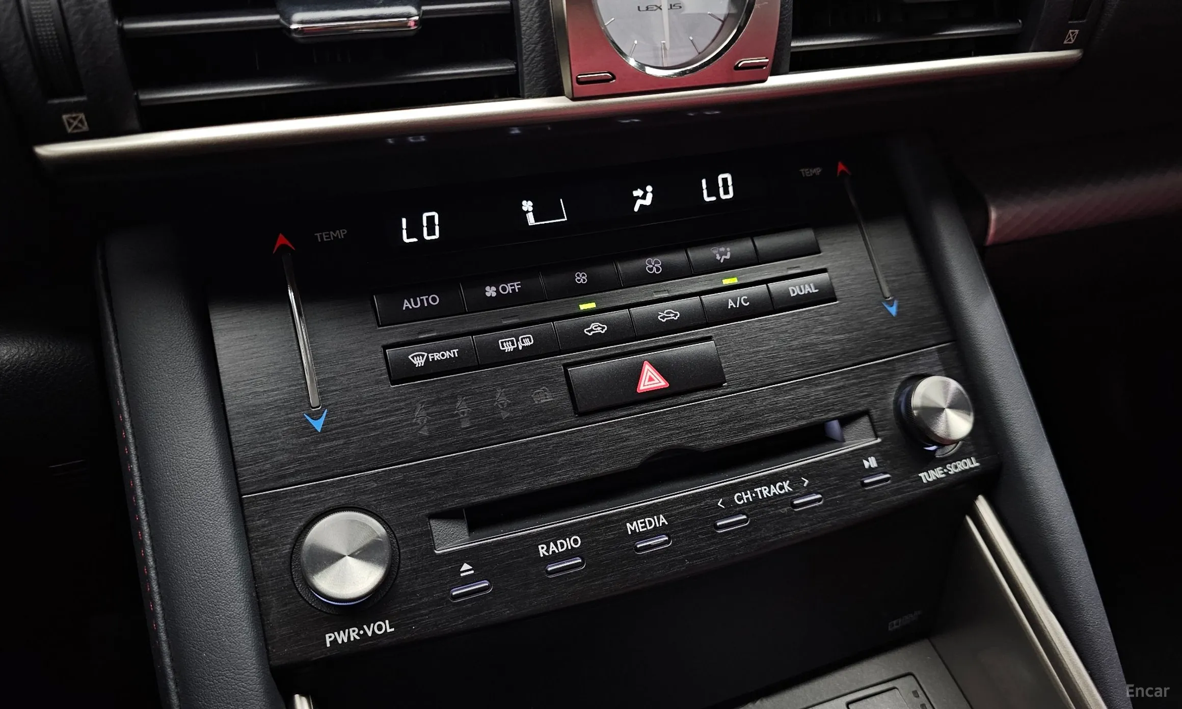 Lexus New IS300 превью 19