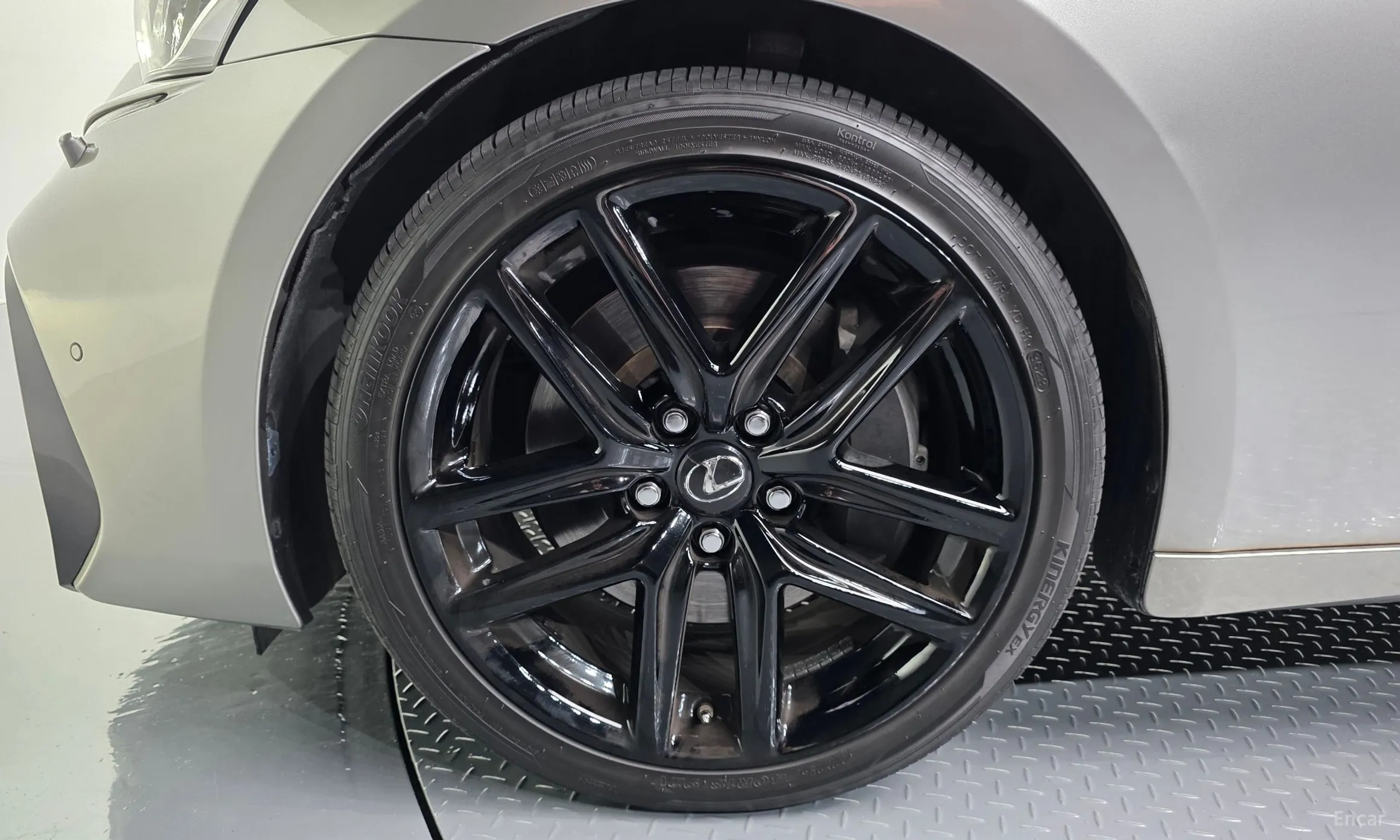Lexus New IS300 превью 5