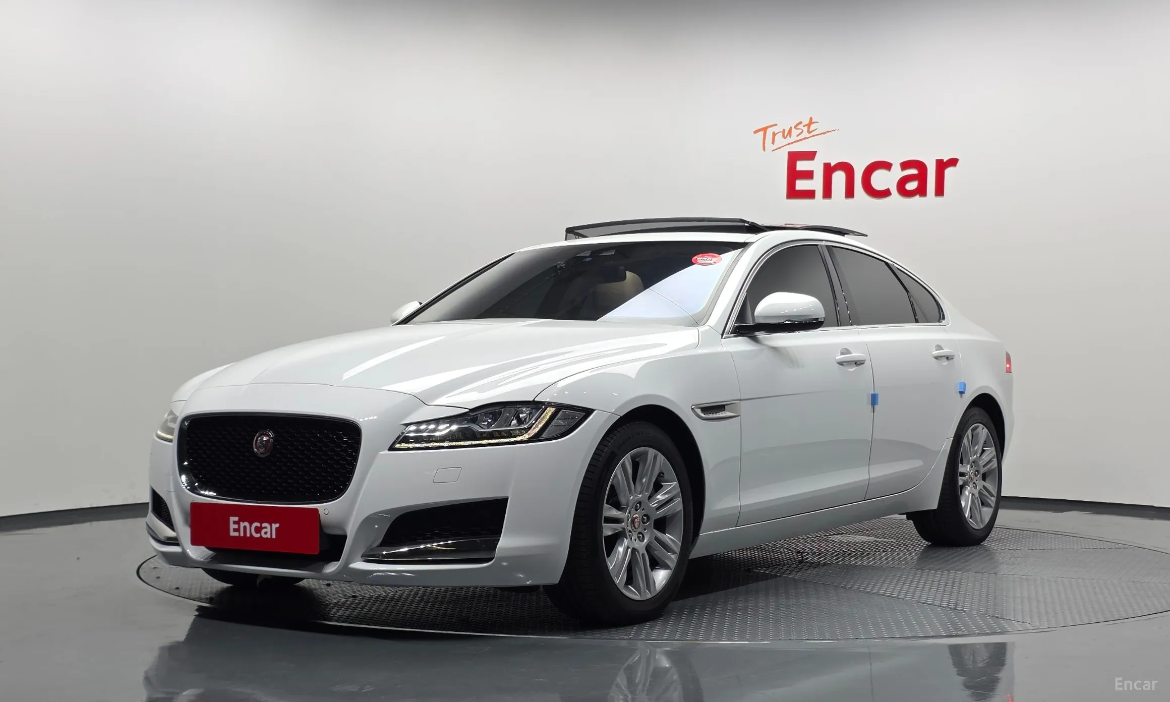 Jaguar XF (x260)