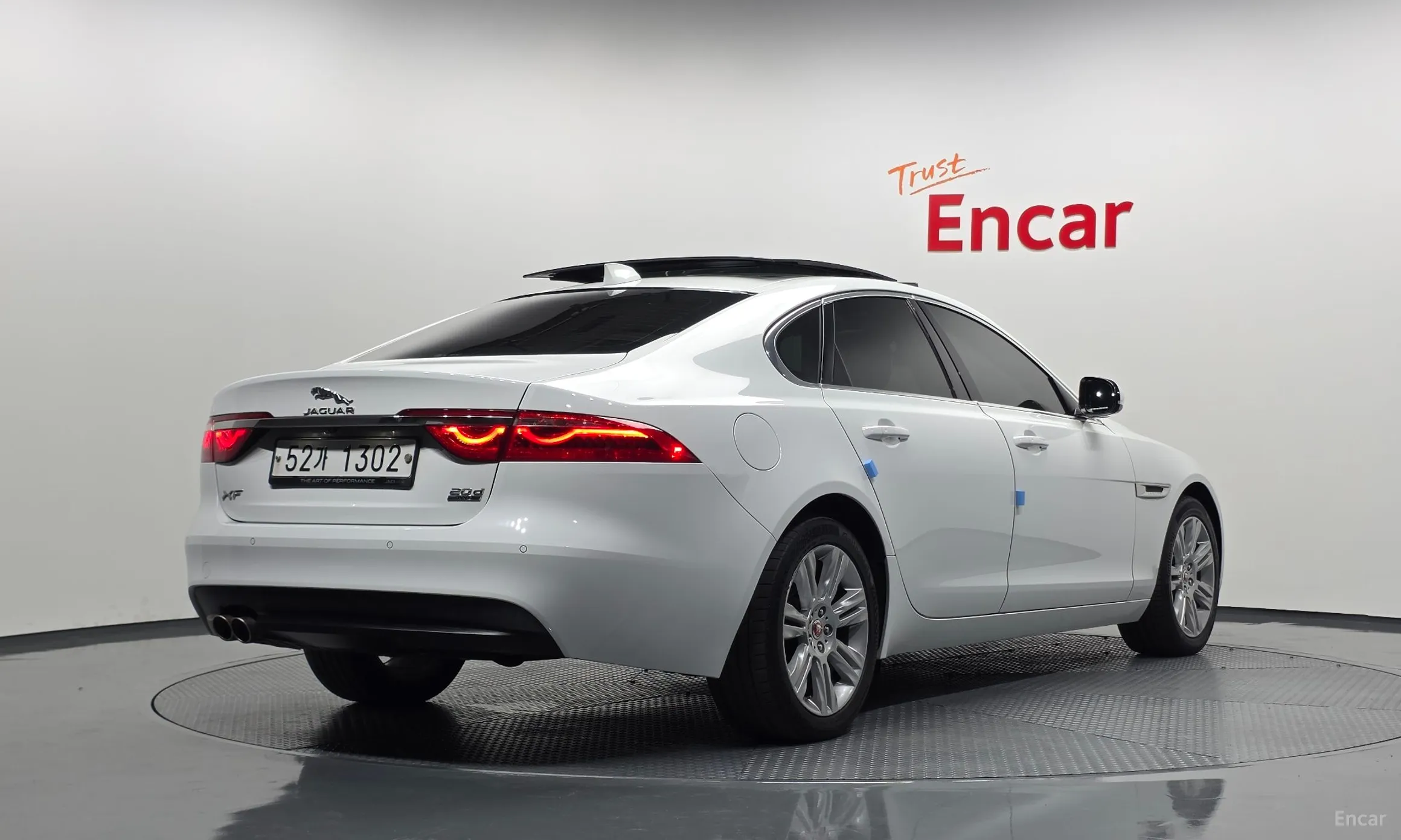 Jaguar XF (x260)