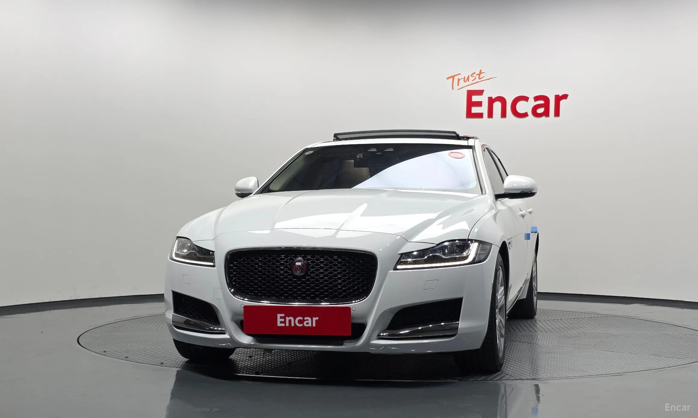 Jaguar XF (x260) превью 3